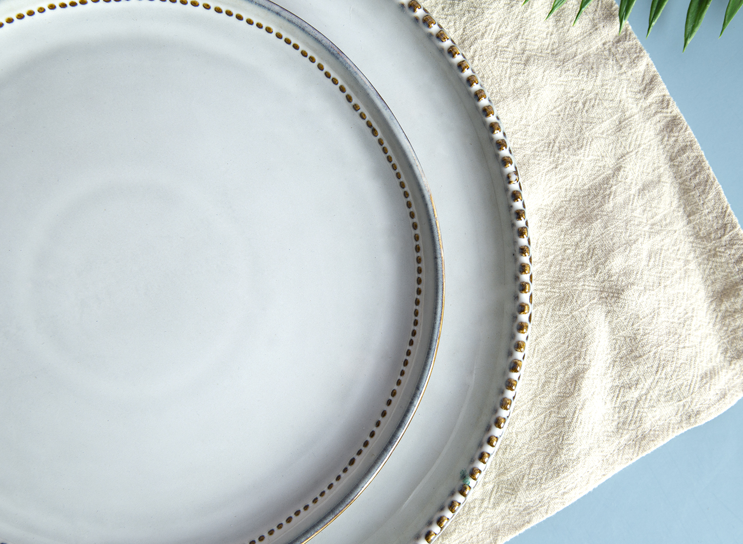 CHANGSHA HAPPY GO Embossed Dotted-Rim Reactive Glaze Stoneware Dinner Set | happygodinnerware.com