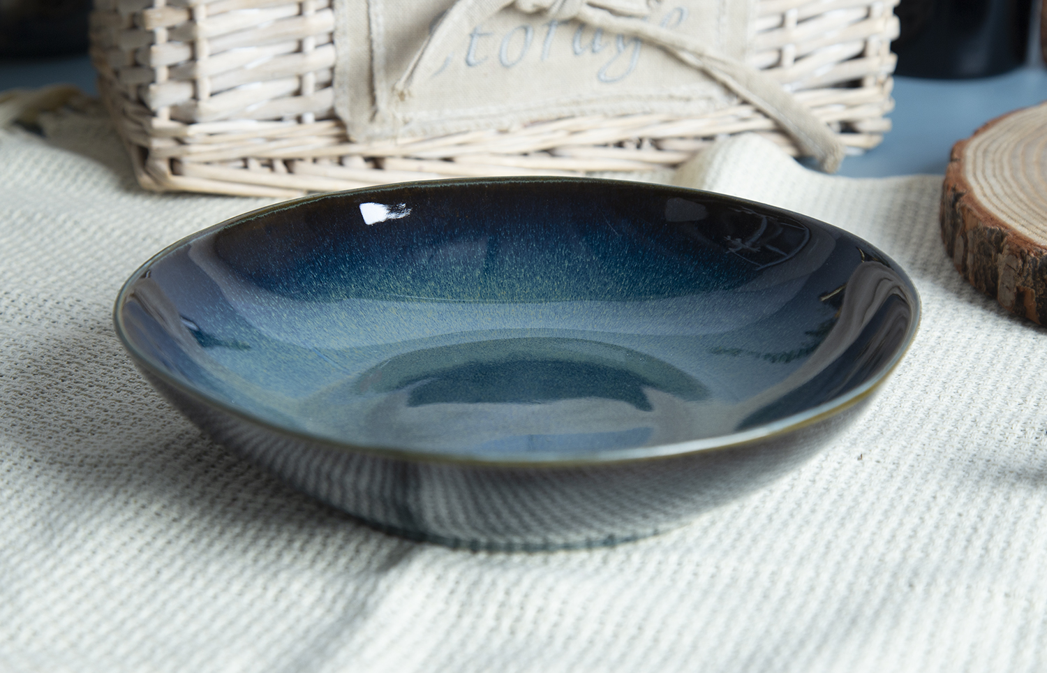 CHANGSHA HAPPY GO Emerald Drip Reactive Glaze Irregular Stoneware Collection | happygodinnerware.com