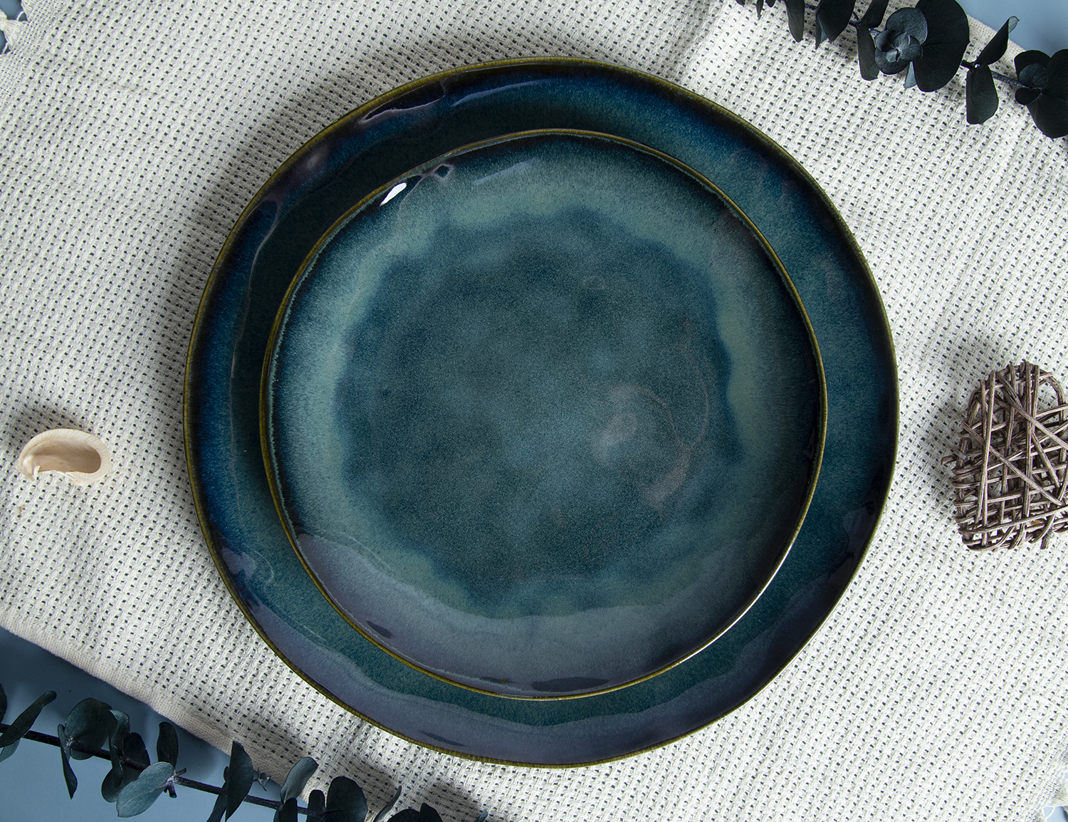 CHANGSHA HAPPY GO Emerald Drip Reactive Glaze Irregular Stoneware Collection | happygodinnerware.com