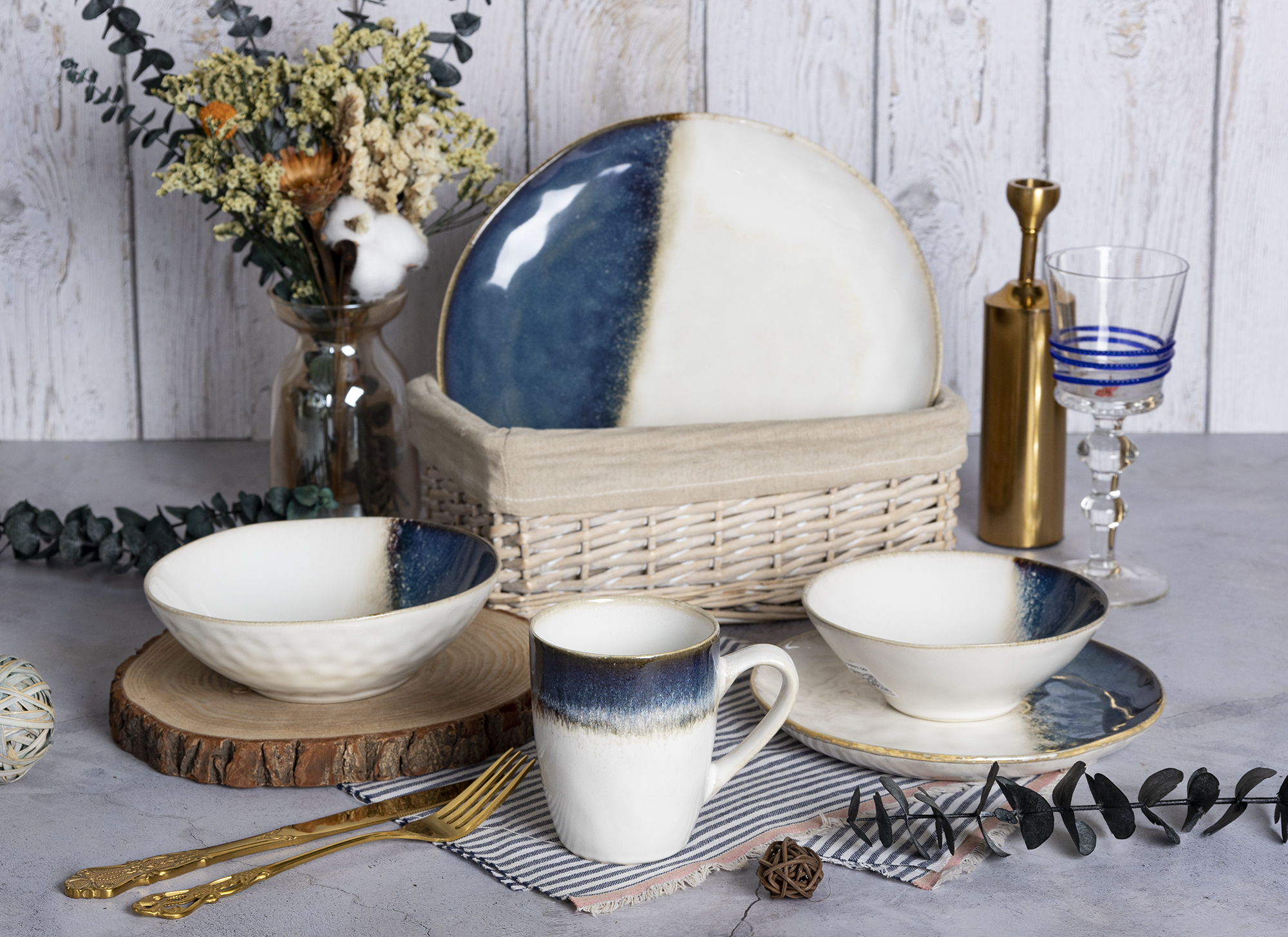 CHANGSHA HAPPY GO  Handcrafted Reactive Glaze Stoneware Set with Ocean Mist Gradient Finish |Dopamine Series Ceramics  |happygodinnerware.com