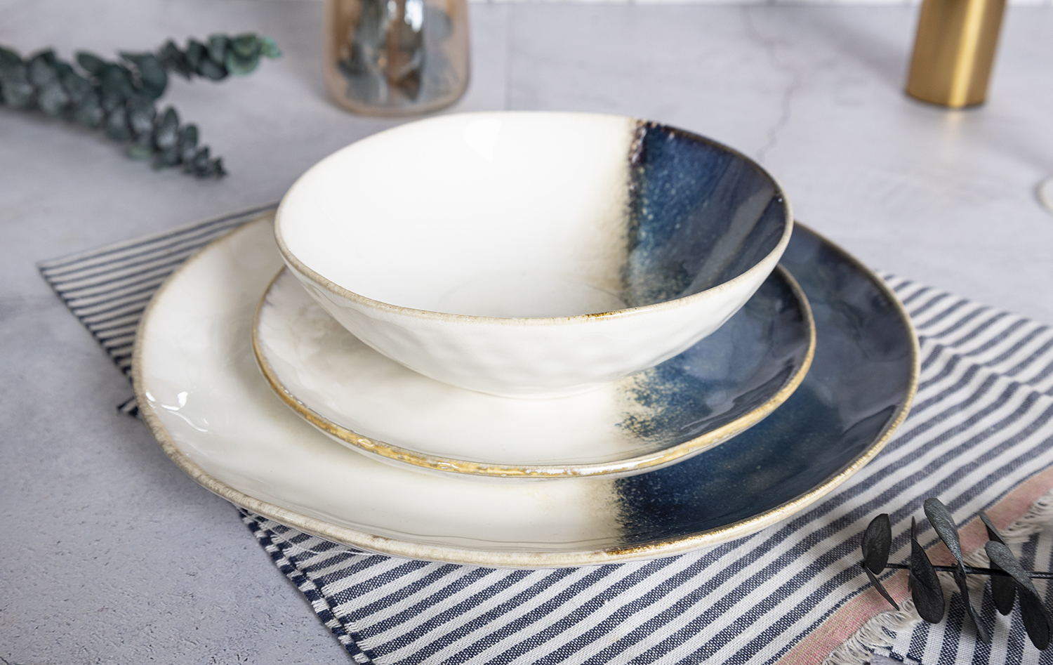 CHANGSHA HAPPY GO  Handcrafted Reactive Glaze Stoneware Set with Ocean Mist Gradient Finish |Dopamine Series Ceramics  |happygodinnerware.com