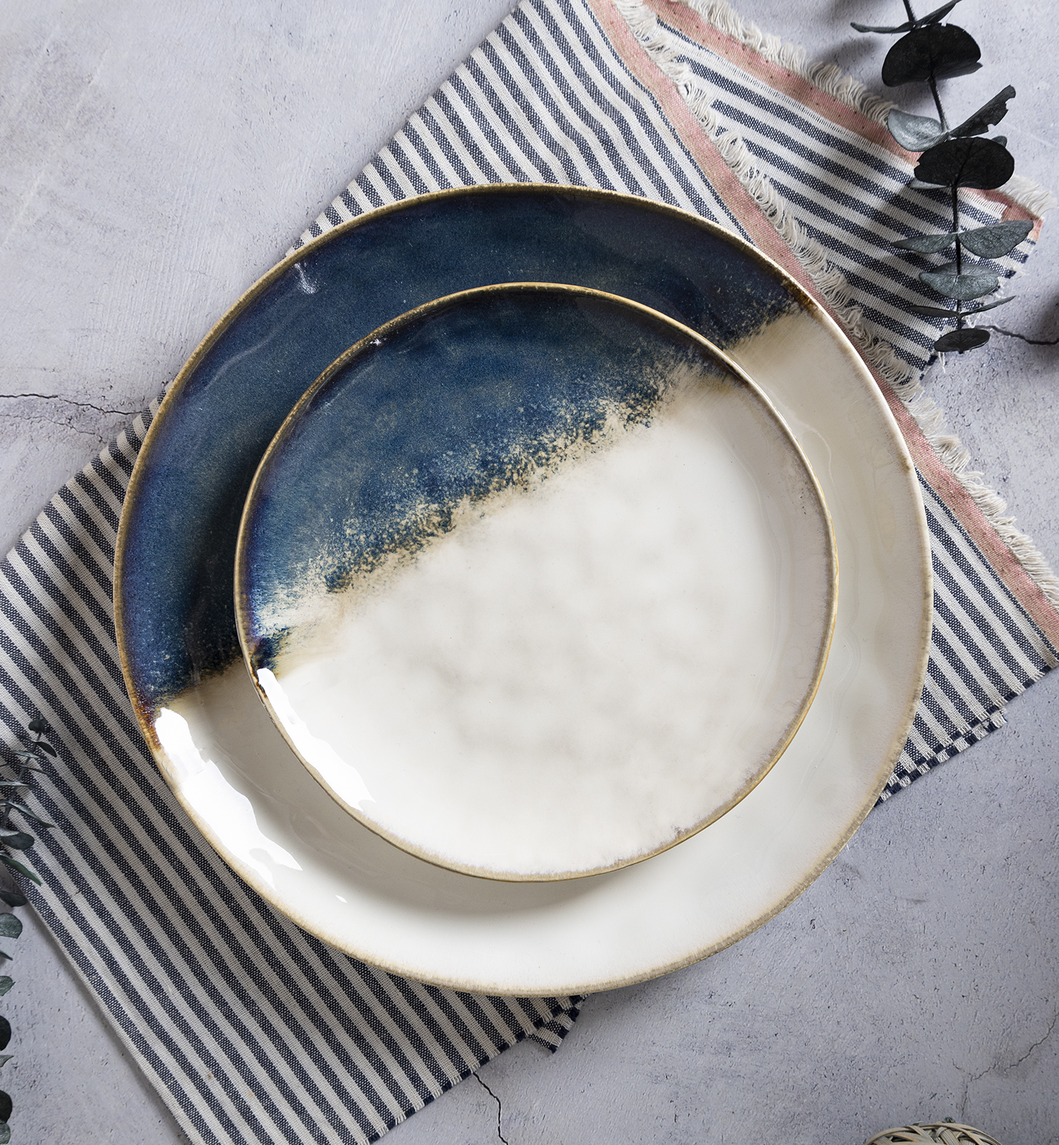 CHANGSHA HAPPY GO  Handcrafted Reactive Glaze Stoneware Set with Ocean Mist Gradient Finish |Dopamine Series Ceramics  |happygodinnerware.com