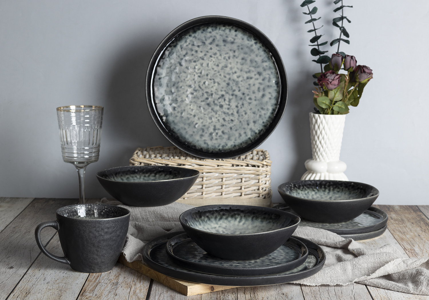 CHANGSHA HAPPY GO  Contrast Reactive Glazed Stoneware Tableware with Indigo Horizon Design  |happygodinnerware.com
