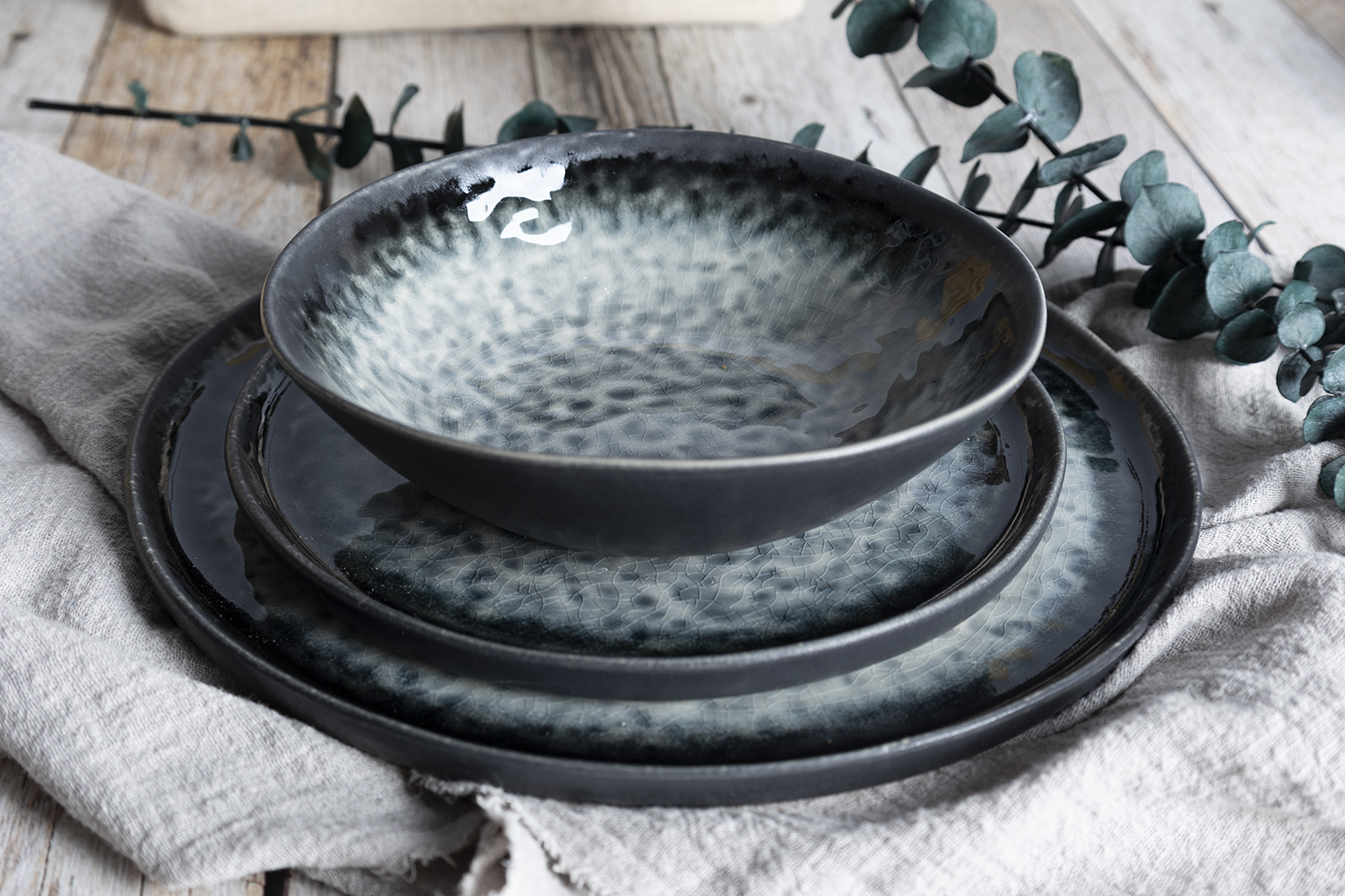 CHANGSHA HAPPY GO  Contrast Reactive Glazed Stoneware Tableware with Indigo Horizon Design  |happygodinnerware.com