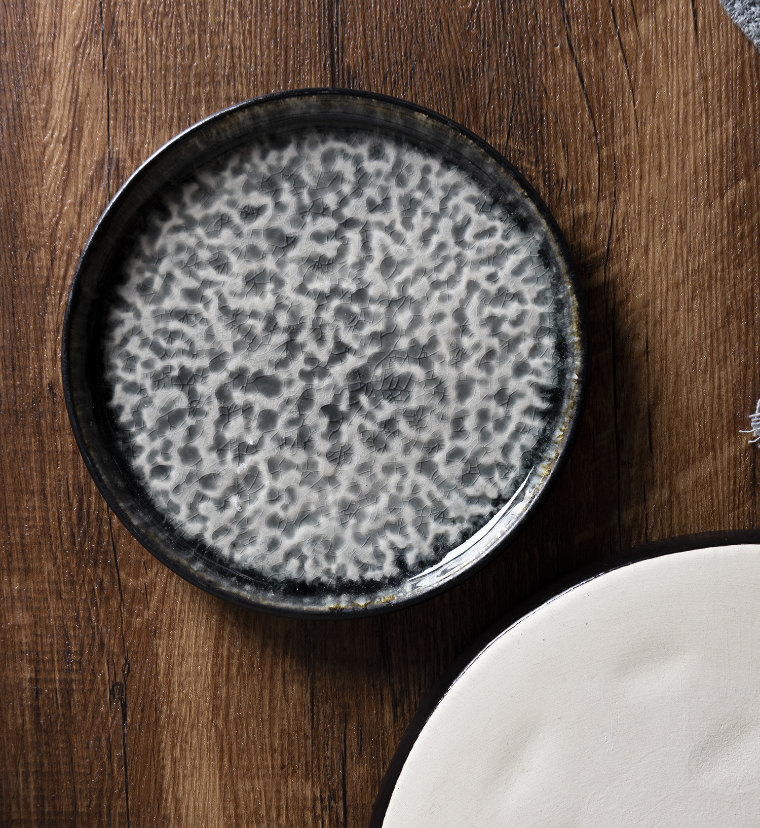 CHANGSHA HAPPY GO  Contrast Reactive Glazed Stoneware Tableware with Indigo Horizon Design  |happygodinnerware.com