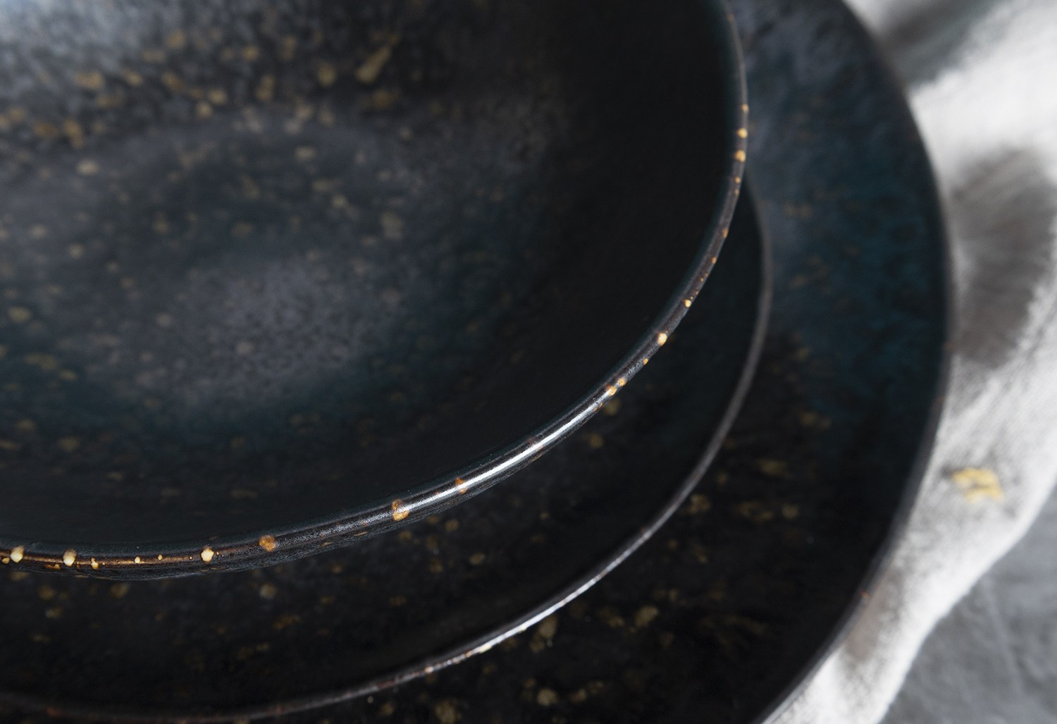 CHANGSHA HAPPY GO  Handcrafted Rustic Stoneware Dinnerware Set with Deep Reactive Glaze in Midnight Galaxy Finish – Unique Artisan Ceramic Plates and Bowls |happygodinnerware.com