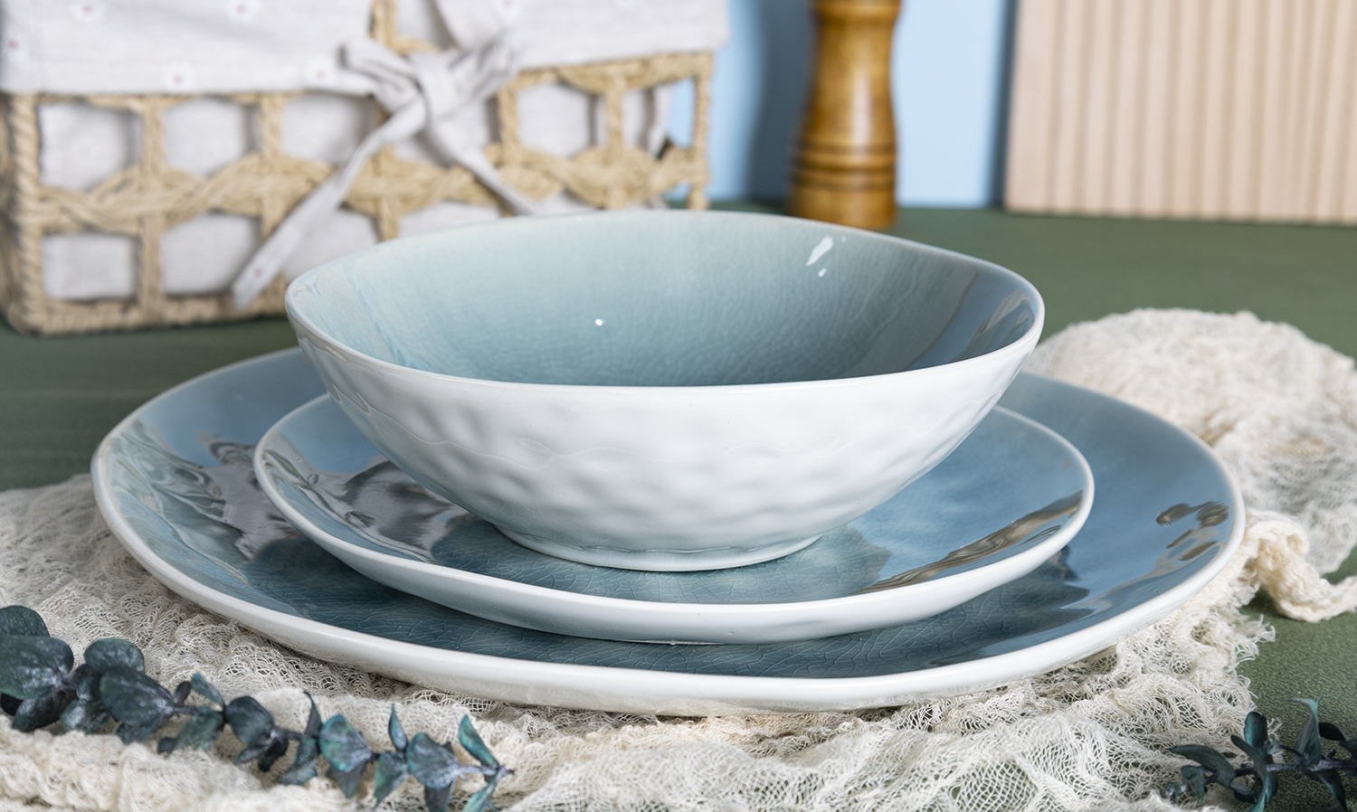 ​CHANGSHA HAPPY GO  Modern Reactive Glaze Stoneware Tableware Set in Green and Purple Gradient for Stylish Home Dining |Dopamine Series Ceramics  |happygodinnerware.com