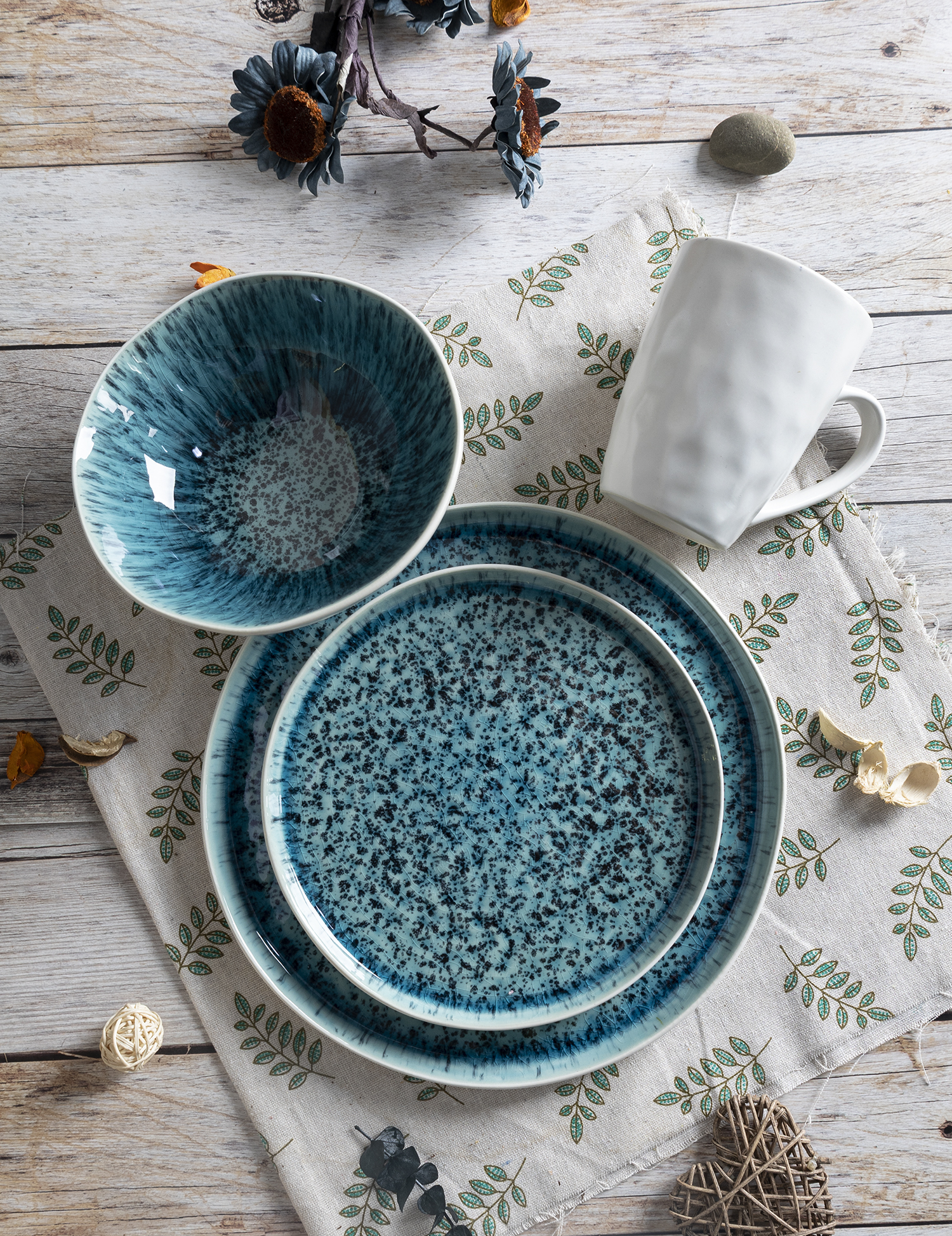 ​CHANGSHA HAPPY GO  Artisan Blue Speckled Reactive Glaze Stoneware Plate and Bowl Set for Contemporary Dining Aesthetics |Dopamine Series Ceramics  |happygodinnerware.com