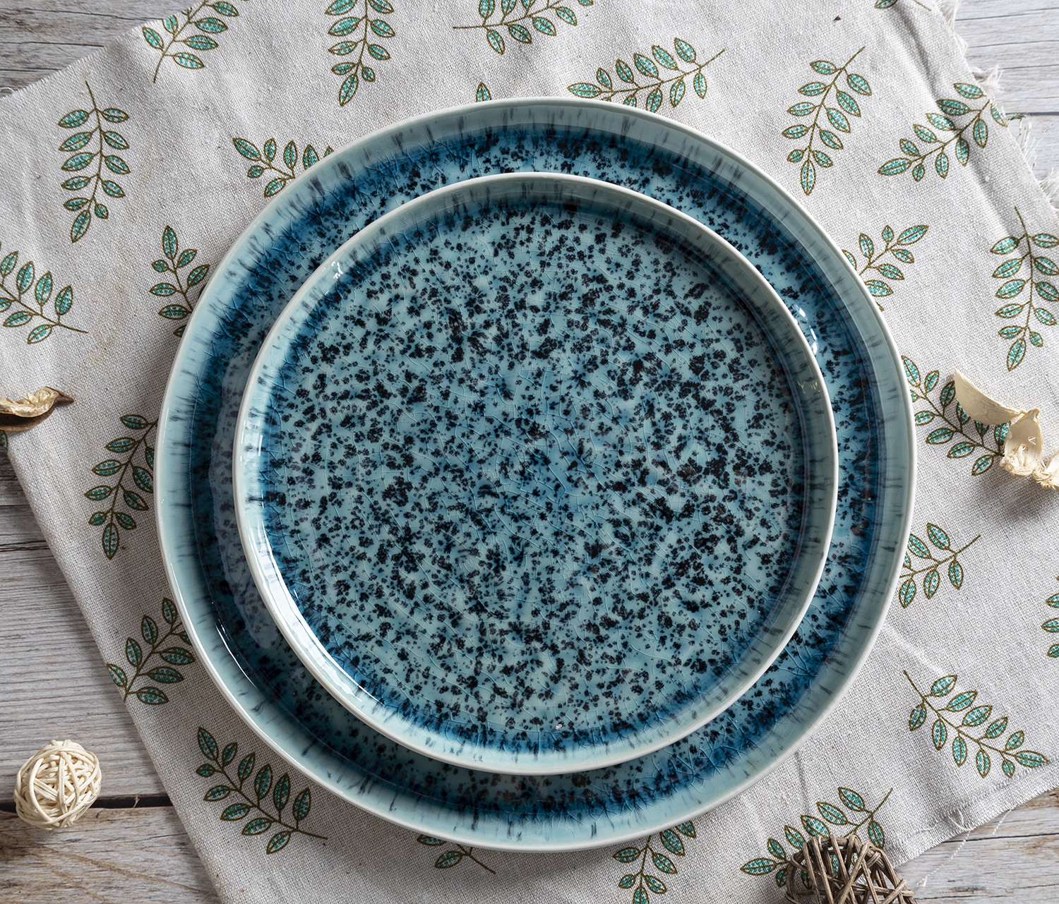 ​CHANGSHA HAPPY GO  Artisan Blue Speckled Reactive Glaze Stoneware Plate and Bowl Set for Contemporary Dining Aesthetics |Dopamine Series Ceramics  |happygodinnerware.com