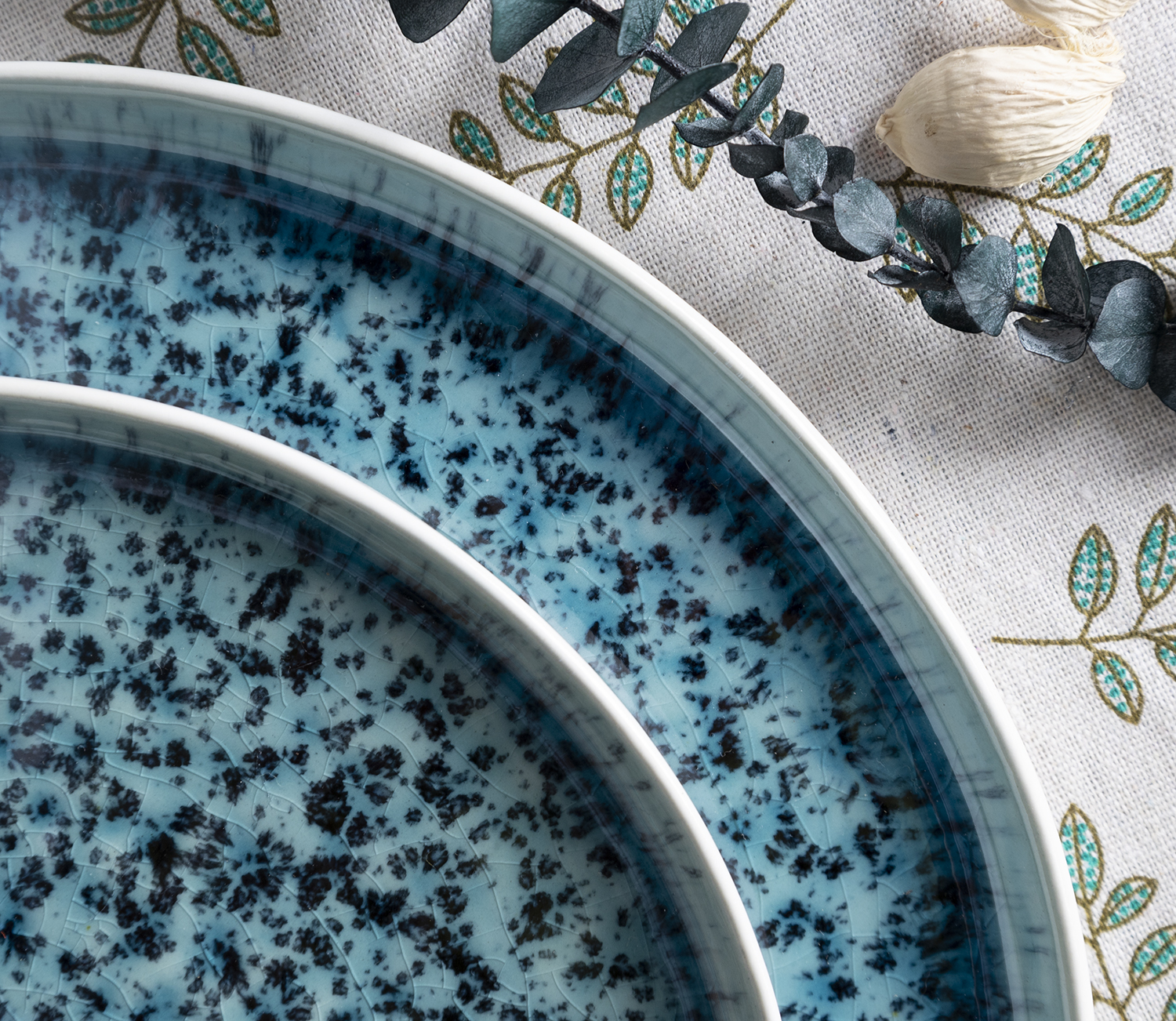 ​CHANGSHA HAPPY GO  Artisan Blue Speckled Reactive Glaze Stoneware Plate and Bowl Set for Contemporary Dining Aesthetics |Dopamine Series Ceramics  |happygodinnerware.com