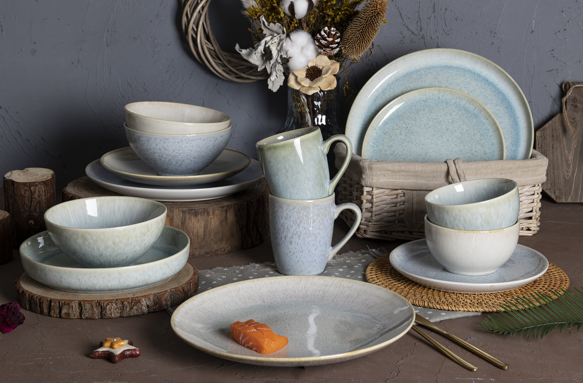 CHANGSHA HAPPY GO Nordic Minimalist Stoneware Dinnerware Set | Gradient Reactive Glaze in Misty Blue-Green | Plates, Bowls & Mugs for Home & Restaurant Use|happygodinnerware.com