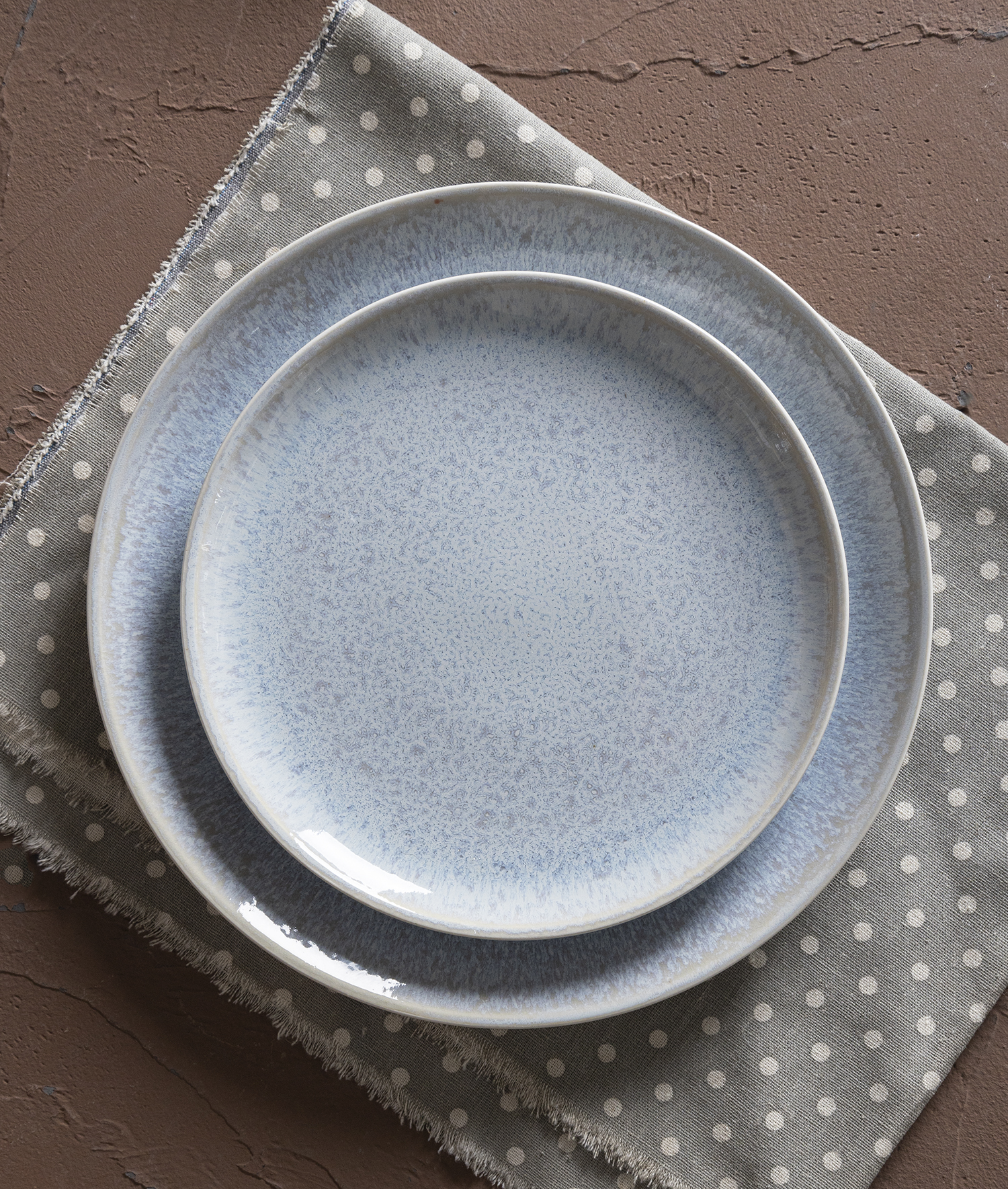 CHANGSHA HAPPY GO Nordic Minimalist Stoneware Dinnerware Set | Gradient Reactive Glaze in Misty Blue-Green | Plates, Bowls & Mugs for Home & Restaurant Use|happygodinnerware.com