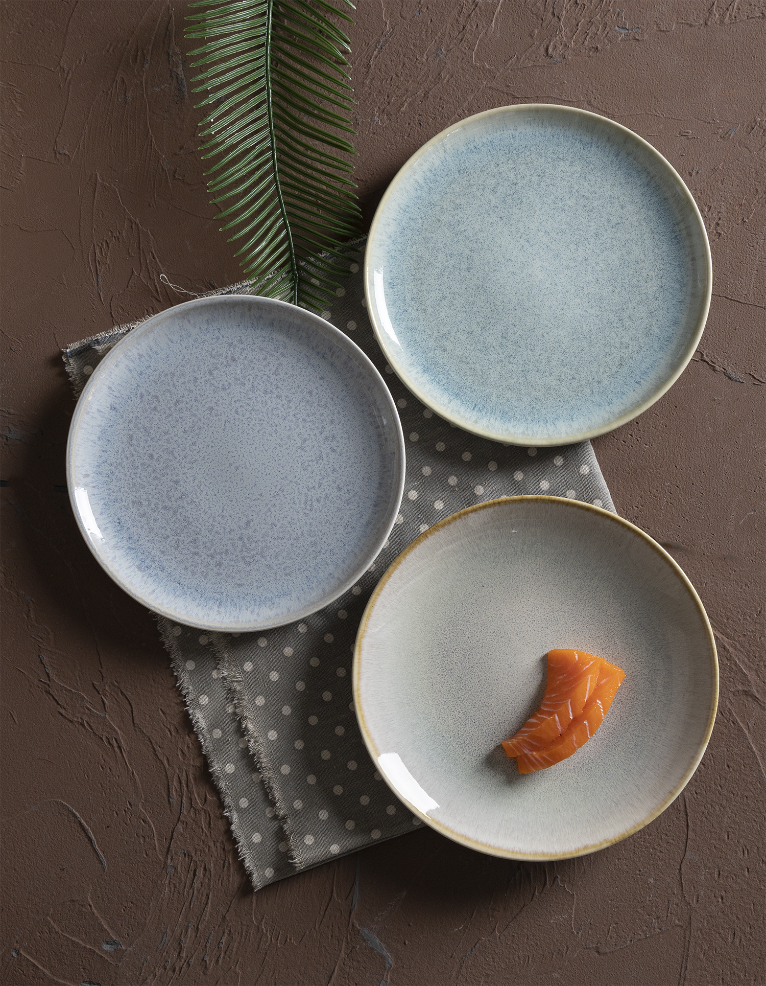 CHANGSHA HAPPY GO Nordic Minimalist Stoneware Dinnerware Set | Gradient Reactive Glaze in Misty Blue-Green | Plates, Bowls & Mugs for Home & Restaurant Use|happygodinnerware.com