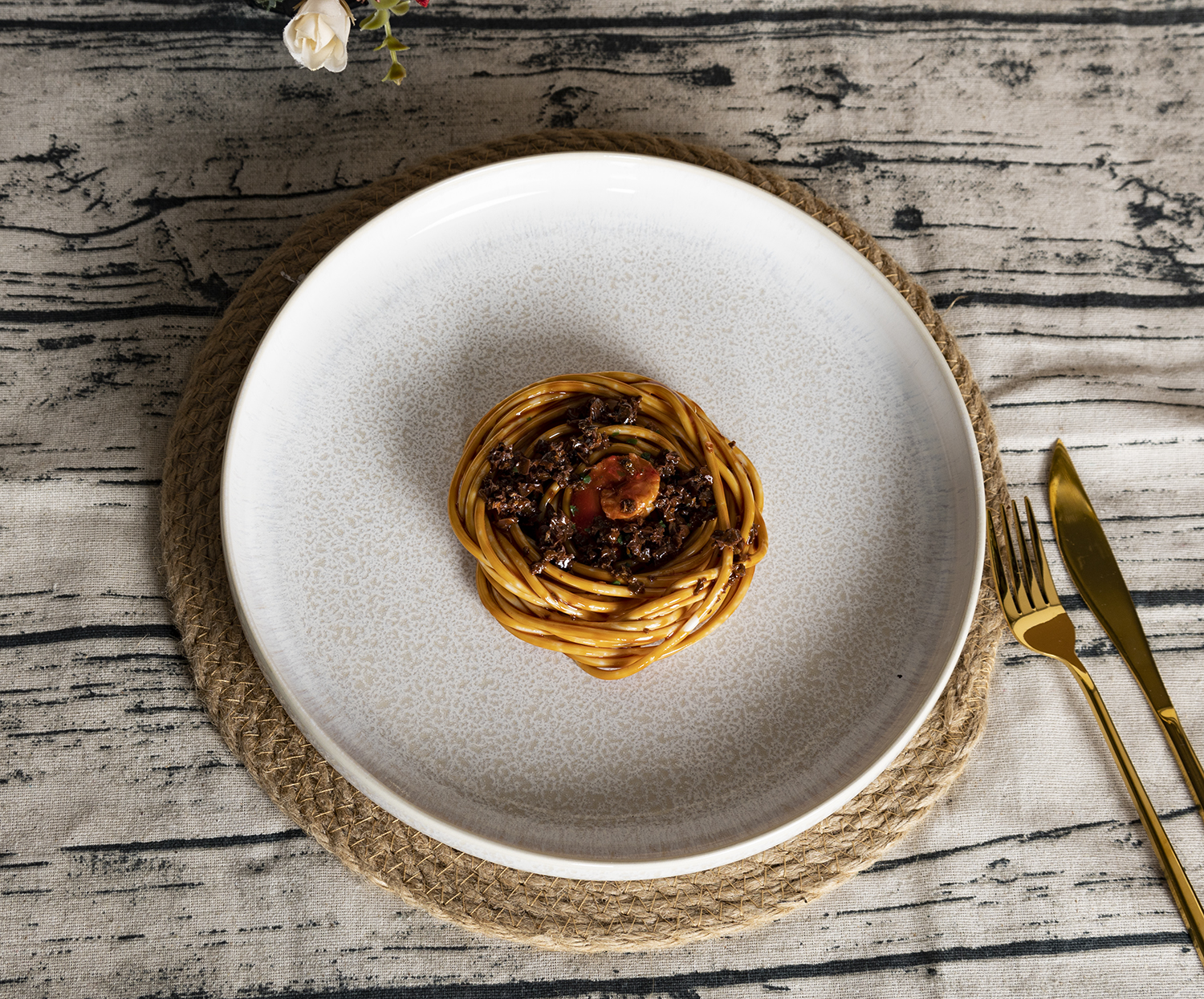 ​CHANGSHA HAPPY GO  Minimalist Crackle-Textured Reactive Glaze Stoneware Tableware Set in Soft Ivory White Finish |happygodinnerware.com