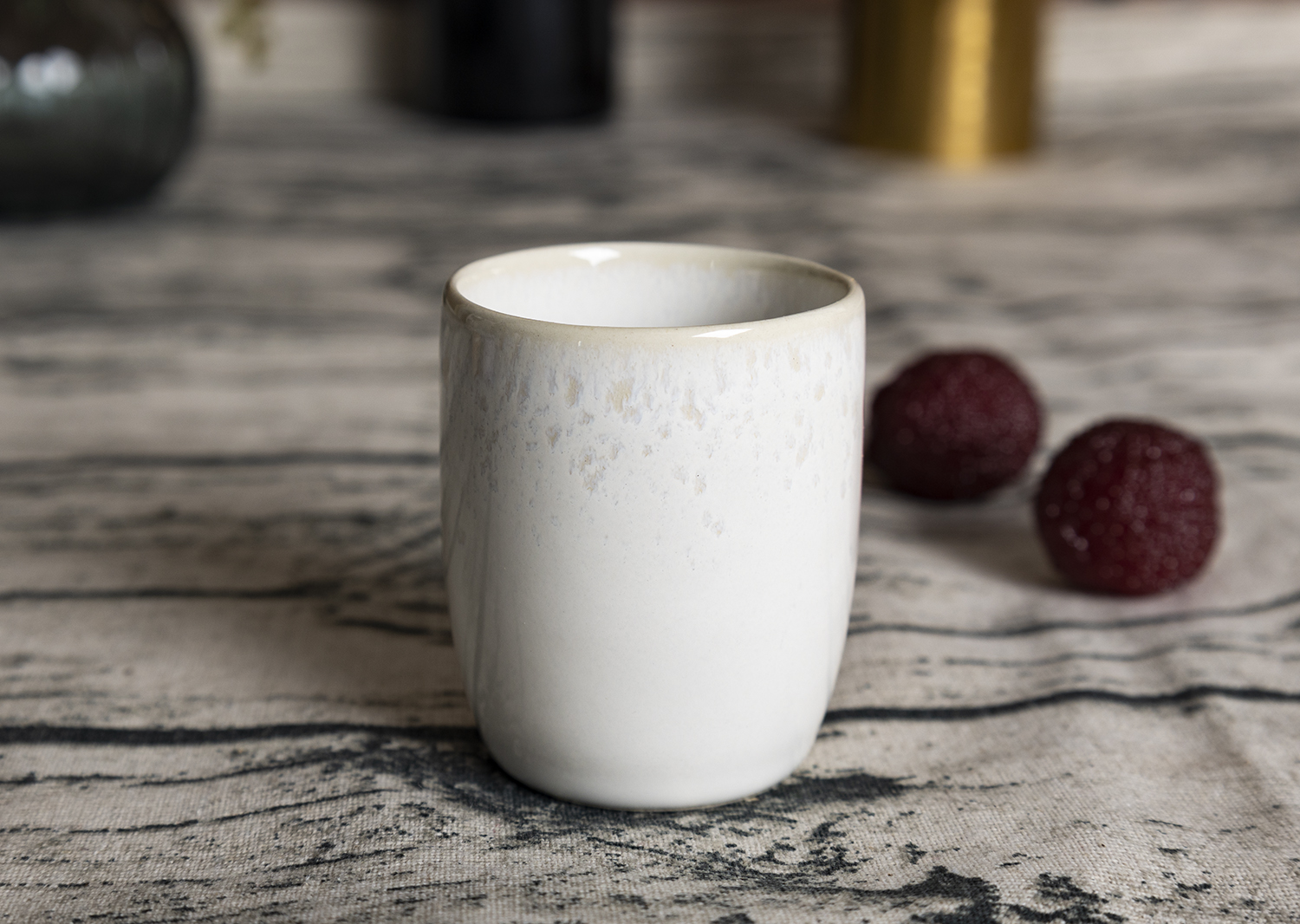 ​CHANGSHA HAPPY GO  Minimalist Crackle-Textured Reactive Glaze Stoneware Tableware Set in Soft Ivory White Finish |happygodinnerware.com
