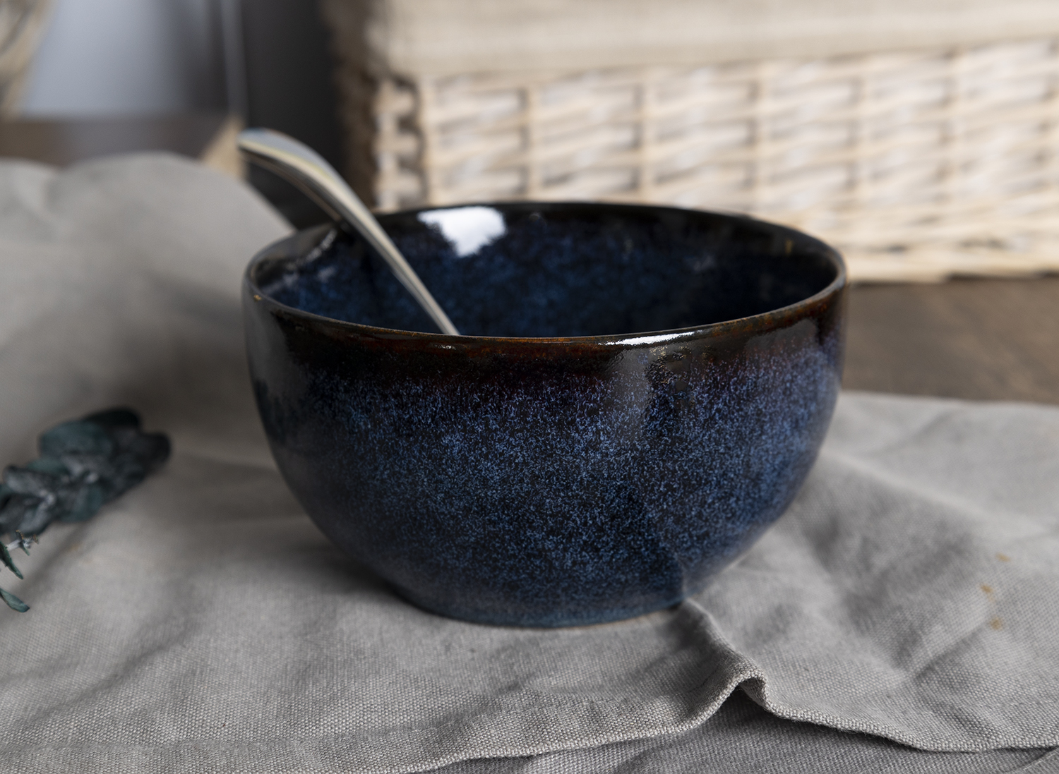 ​CHANGSHA HAPPY GO  Luxury Reactive Glaze Ceramic Tableware Set in Deep Midnight Blue with Glossy Finish for Premium Dining |Dopamine Series Ceramics  |happygodinnerware.com
