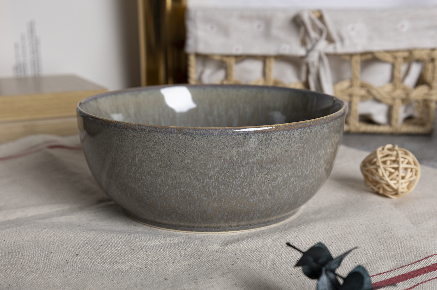 ​CHANGSHA HAPPY GO  Rustic Earth-Tone Reactive Glaze Stoneware Dinnerware Set with Subtle Sheen and Nature-Inspired Texture |happygodinnerware.com