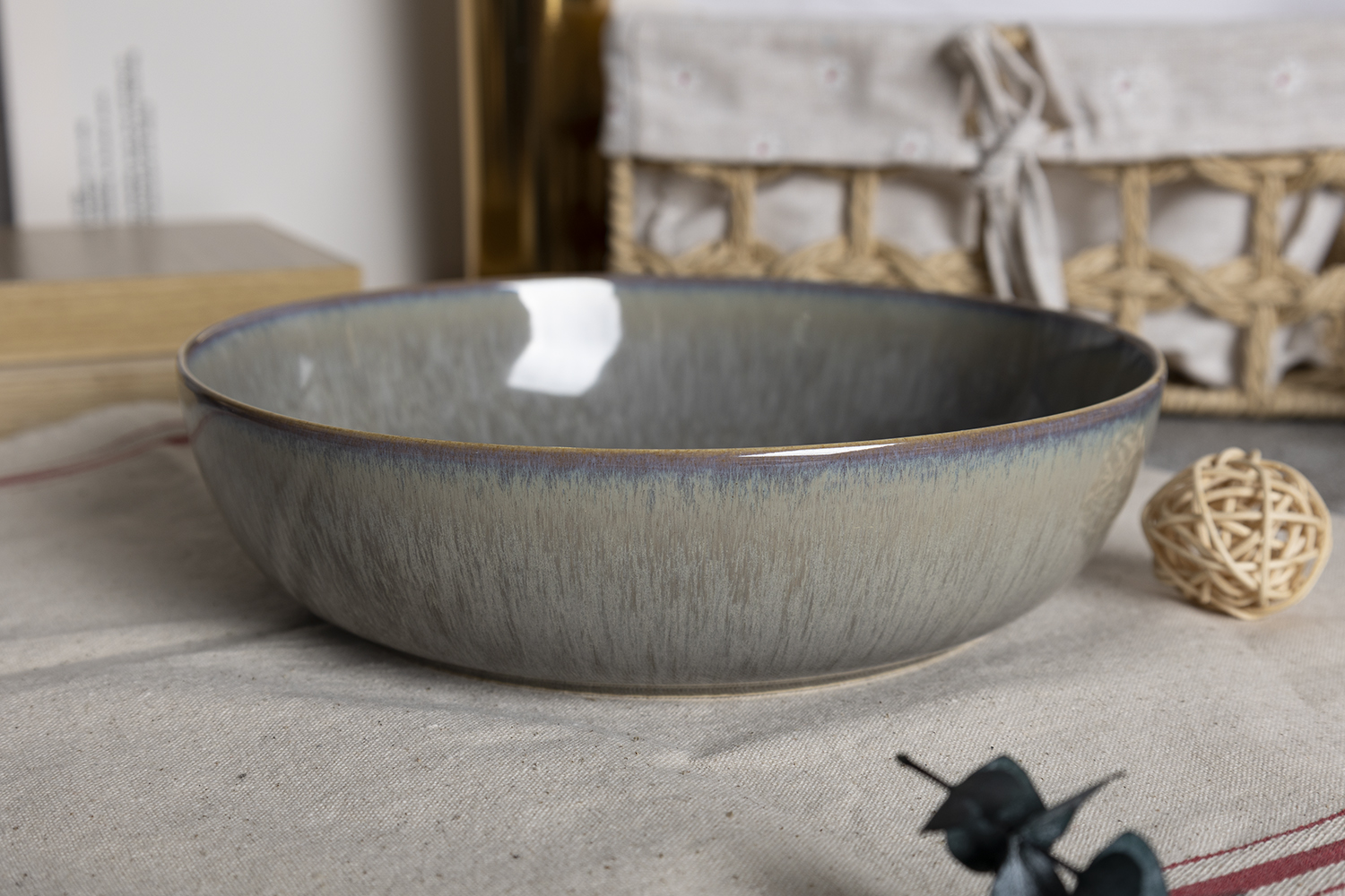 ​CHANGSHA HAPPY GO  Rustic Earth-Tone Reactive Glaze Stoneware Dinnerware Set with Subtle Sheen and Nature-Inspired Texture |happygodinnerware.com