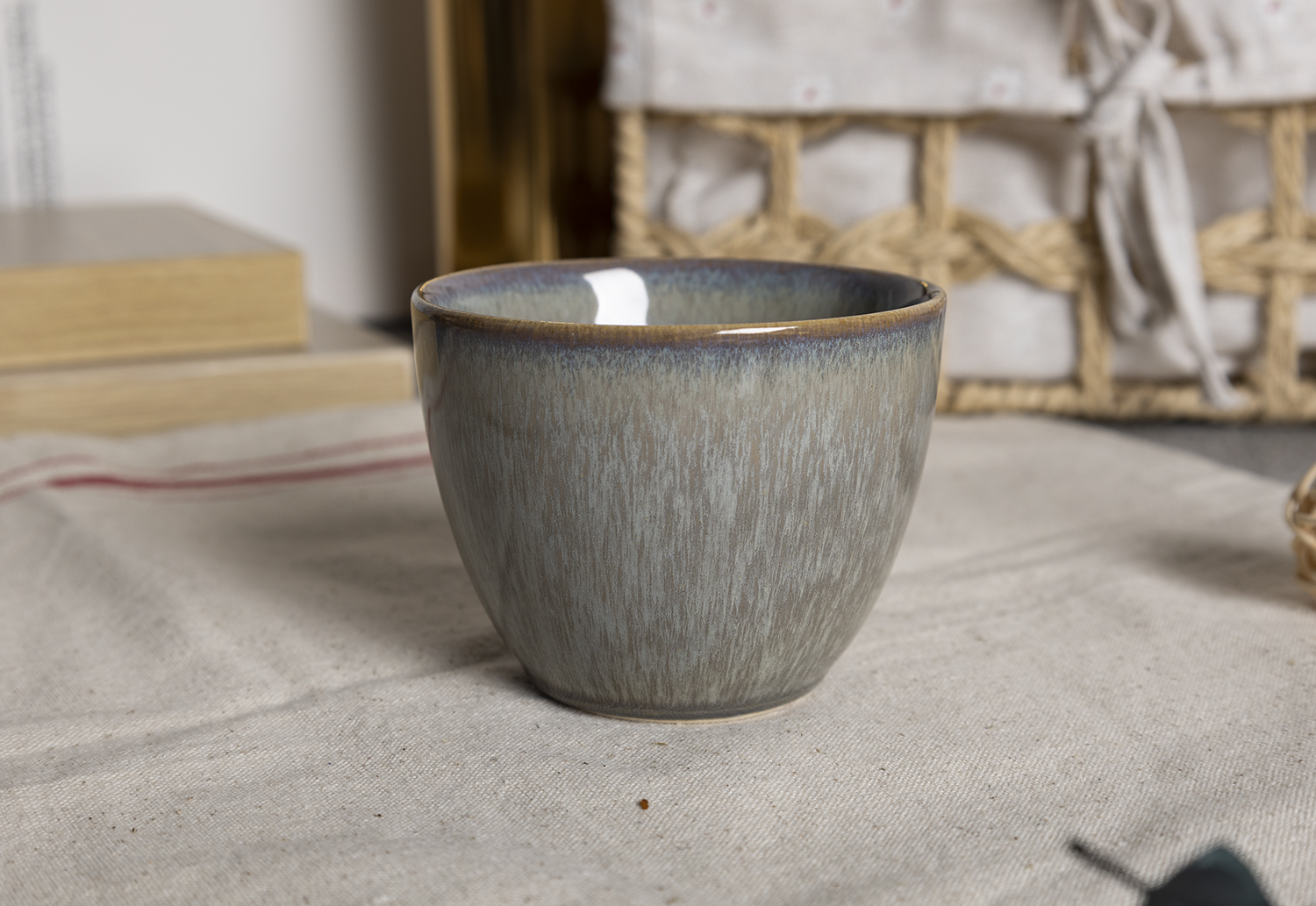​CHANGSHA HAPPY GO  Rustic Earth-Tone Reactive Glaze Stoneware Dinnerware Set with Subtle Sheen and Nature-Inspired Texture |happygodinnerware.com