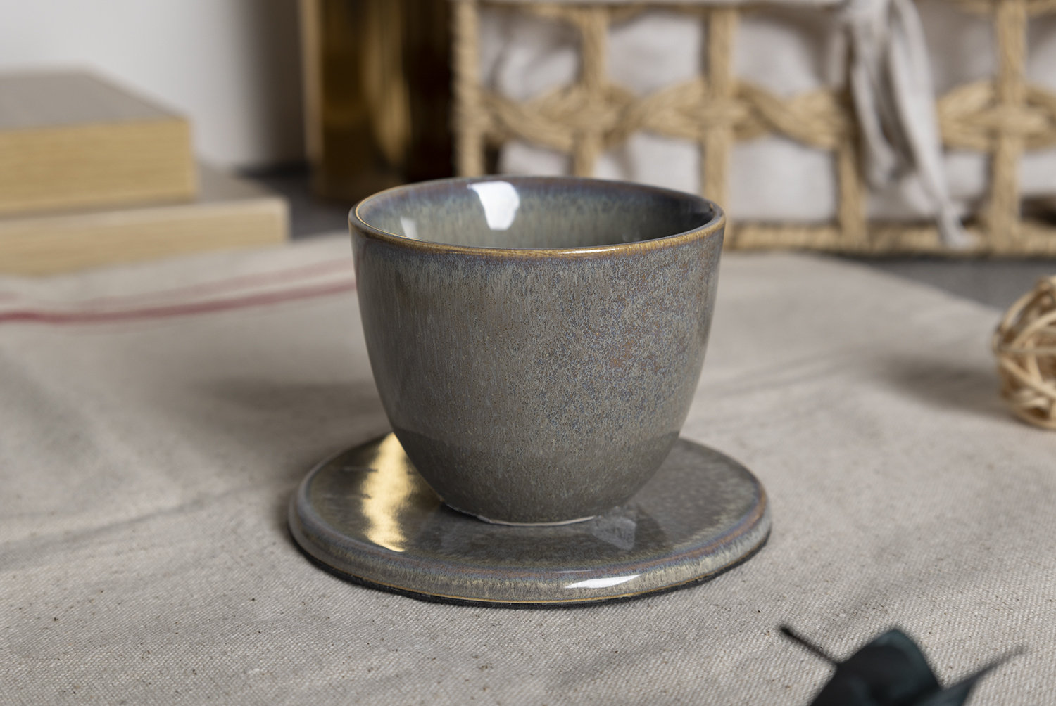 ​CHANGSHA HAPPY GO  Rustic Earth-Tone Reactive Glaze Stoneware Dinnerware Set with Subtle Sheen and Nature-Inspired Texture |happygodinnerware.com