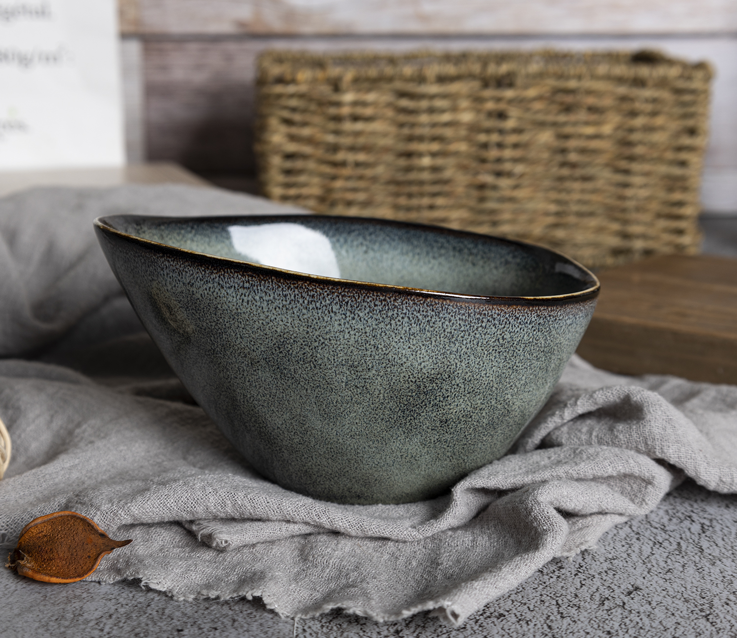 ​CHANGSHA HAPPY GO  Elegant Reactive Glaze Stoneware Tableware Set in Smoky Teal Gradient with Matte Rim |Dopamine Series Ceramics  |happygodinnerware.com