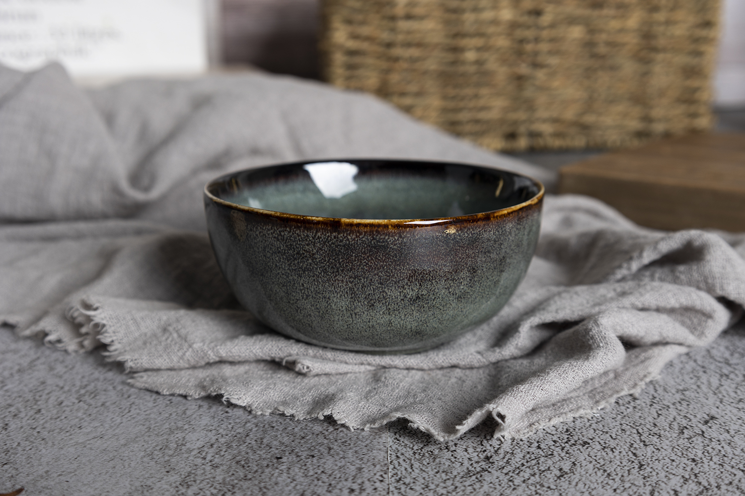 ​CHANGSHA HAPPY GO  Elegant Reactive Glaze Stoneware Tableware Set in Smoky Teal Gradient with Matte Rim |Dopamine Series Ceramics  |happygodinnerware.com