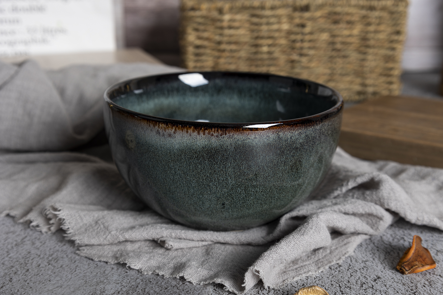 ​CHANGSHA HAPPY GO  Elegant Reactive Glaze Stoneware Tableware Set in Smoky Teal Gradient with Matte Rim |Dopamine Series Ceramics  |happygodinnerware.com