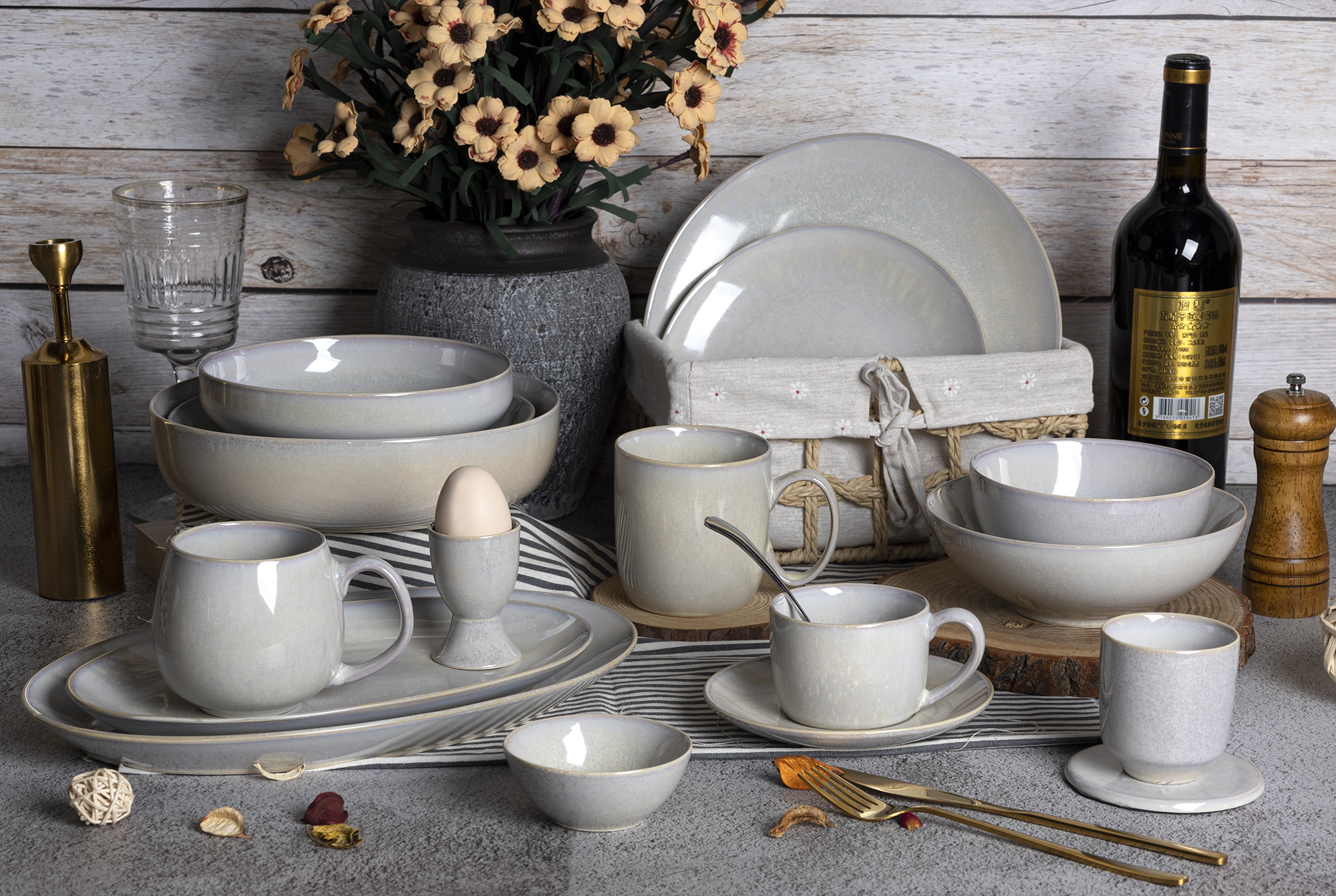 ​CHANGSHA HAPPY GO  Minimalist Reactive Glaze Stoneware Dinner Set in Soft Gray with Subtle Satin Shine  |happygodinnerware.com