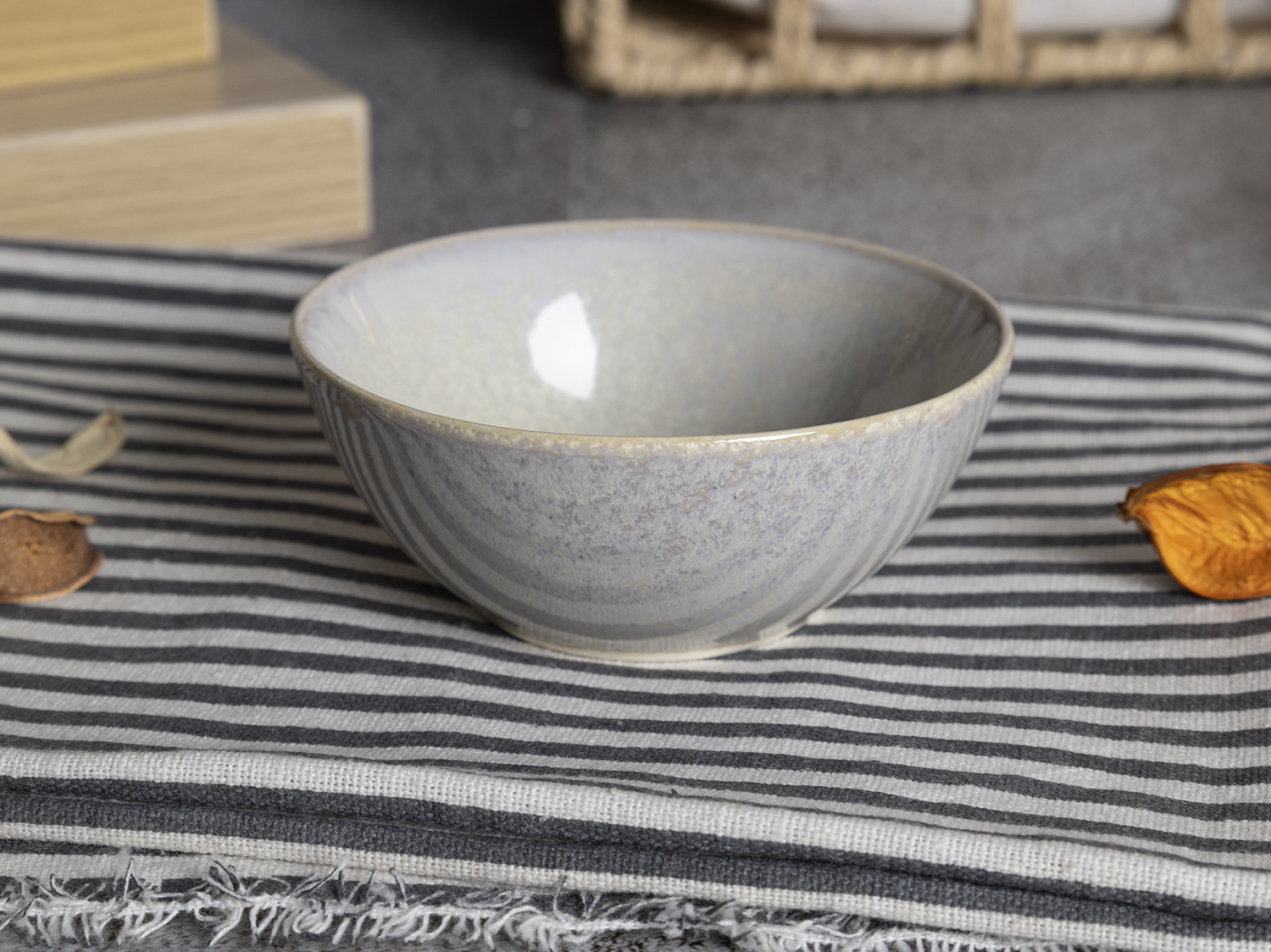 ​CHANGSHA HAPPY GO  Minimalist Reactive Glaze Stoneware Dinner Set in Soft Gray with Subtle Satin Shine  |happygodinnerware.com