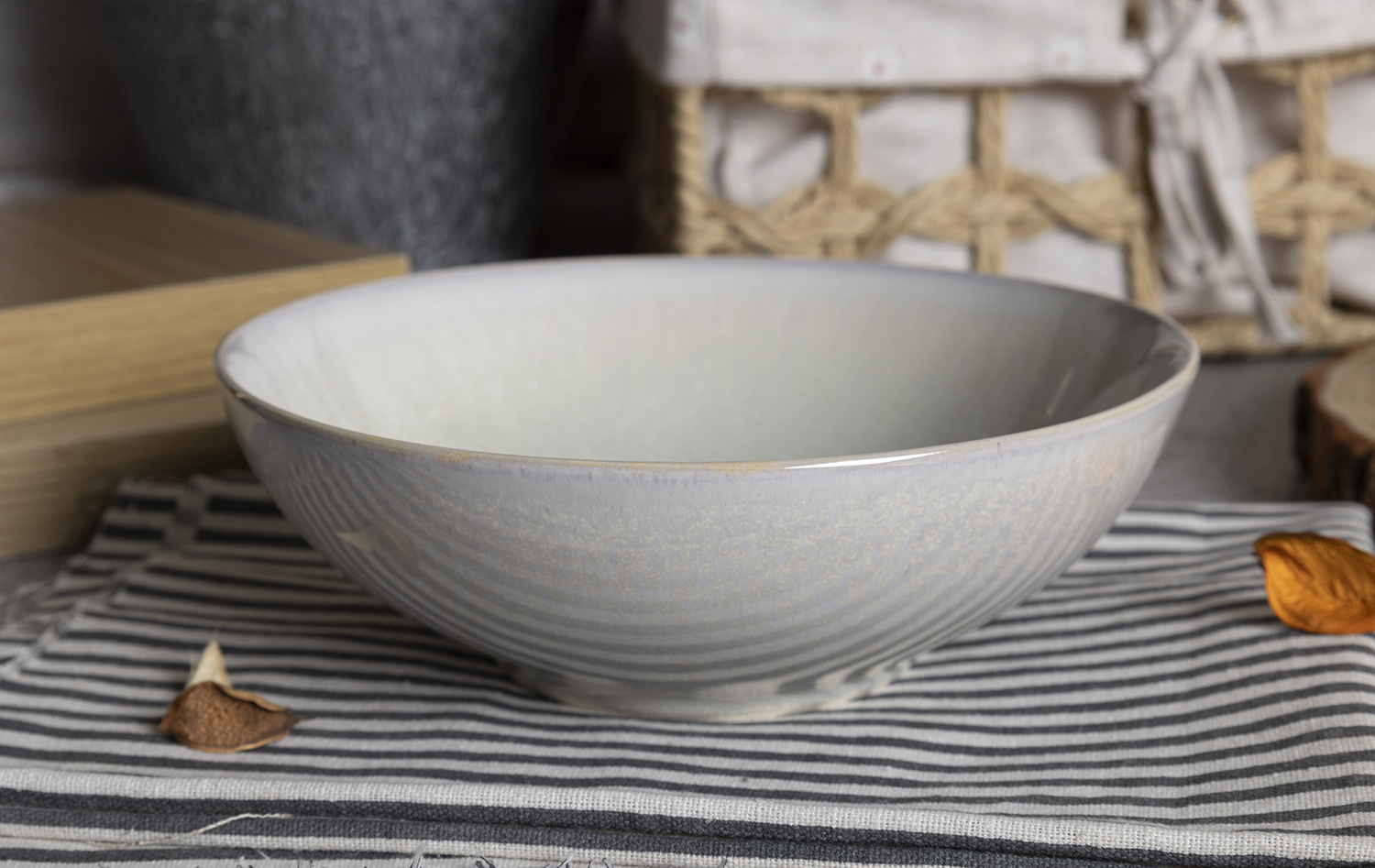 ​CHANGSHA HAPPY GO  Minimalist Reactive Glaze Stoneware Dinner Set in Soft Gray with Subtle Satin Shine  |happygodinnerware.com