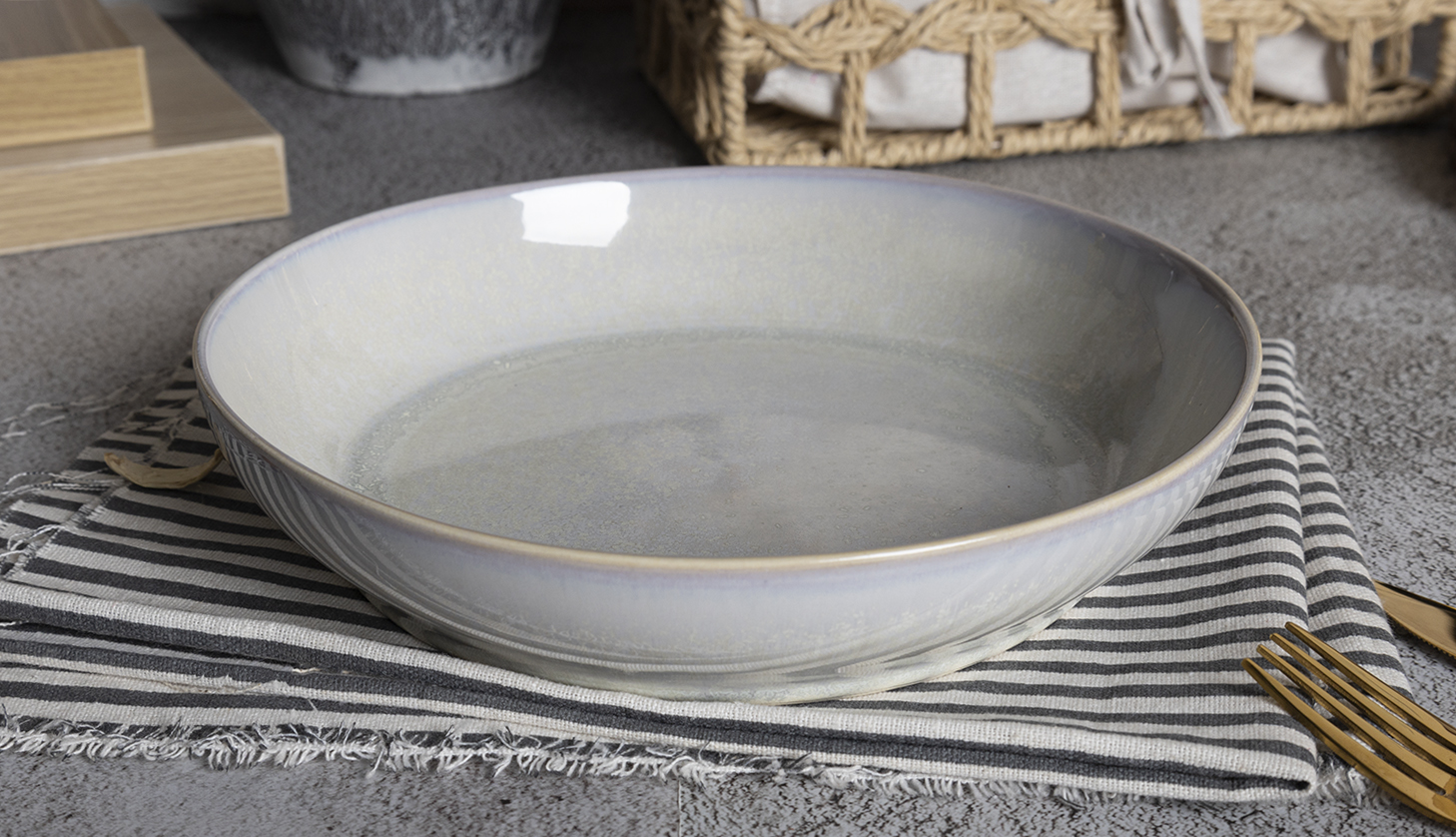 ​CHANGSHA HAPPY GO  Minimalist Reactive Glaze Stoneware Dinner Set in Soft Gray with Subtle Satin Shine  |happygodinnerware.com