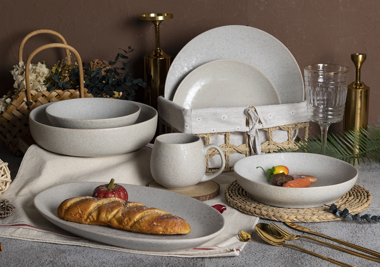​CHANGSHA HAPPY GO  Modern Ivory Reactive Glazed Stoneware Dinnerware Set with Speckled Texture Finish |happygodinnerware.com