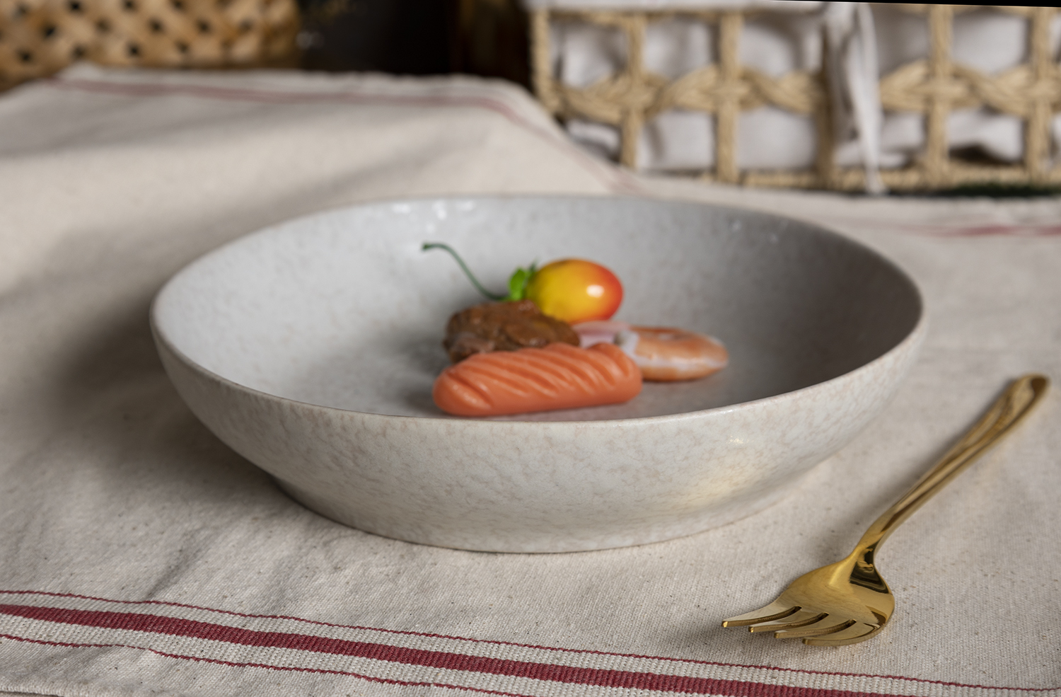 ​CHANGSHA HAPPY GO  Modern Ivory Reactive Glazed Stoneware Dinnerware Set with Speckled Texture Finish |happygodinnerware.com