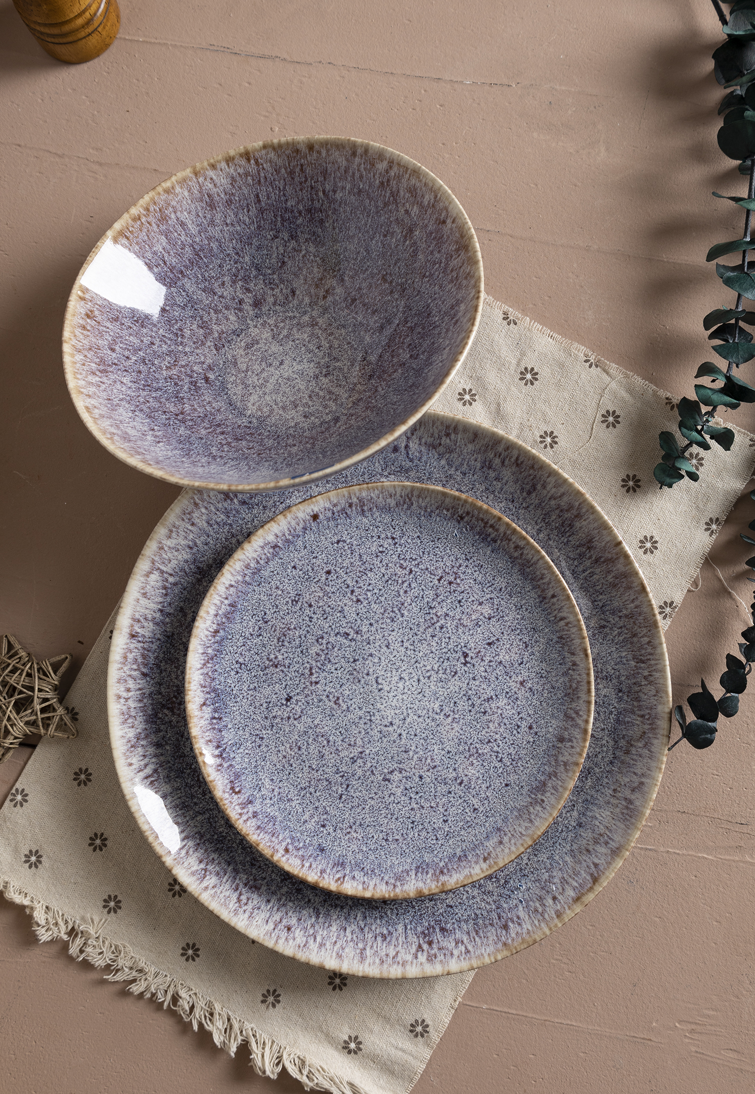 ​CHANGSHA HAPPY GO  Unique Reactive Glaze Stoneware Table Set with Lavender-Brown Floral Crystalline Texture |Dopamine Series Ceramics  |happygodinnerware.com