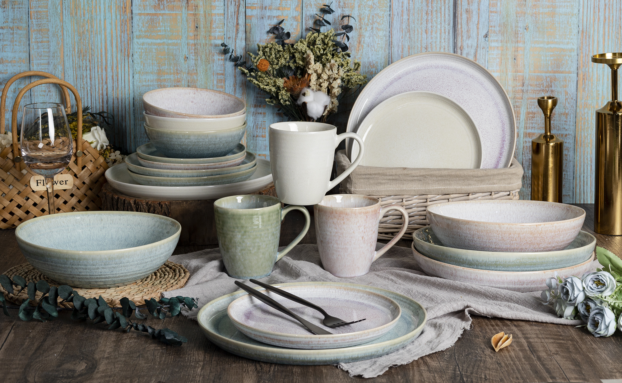 ​CHANGSHA HAPPY GO  Vintage Reactive Glaze Multi-Color Stoneware Dinner Set with Faded Ombre Effect |happygodinnerware.com