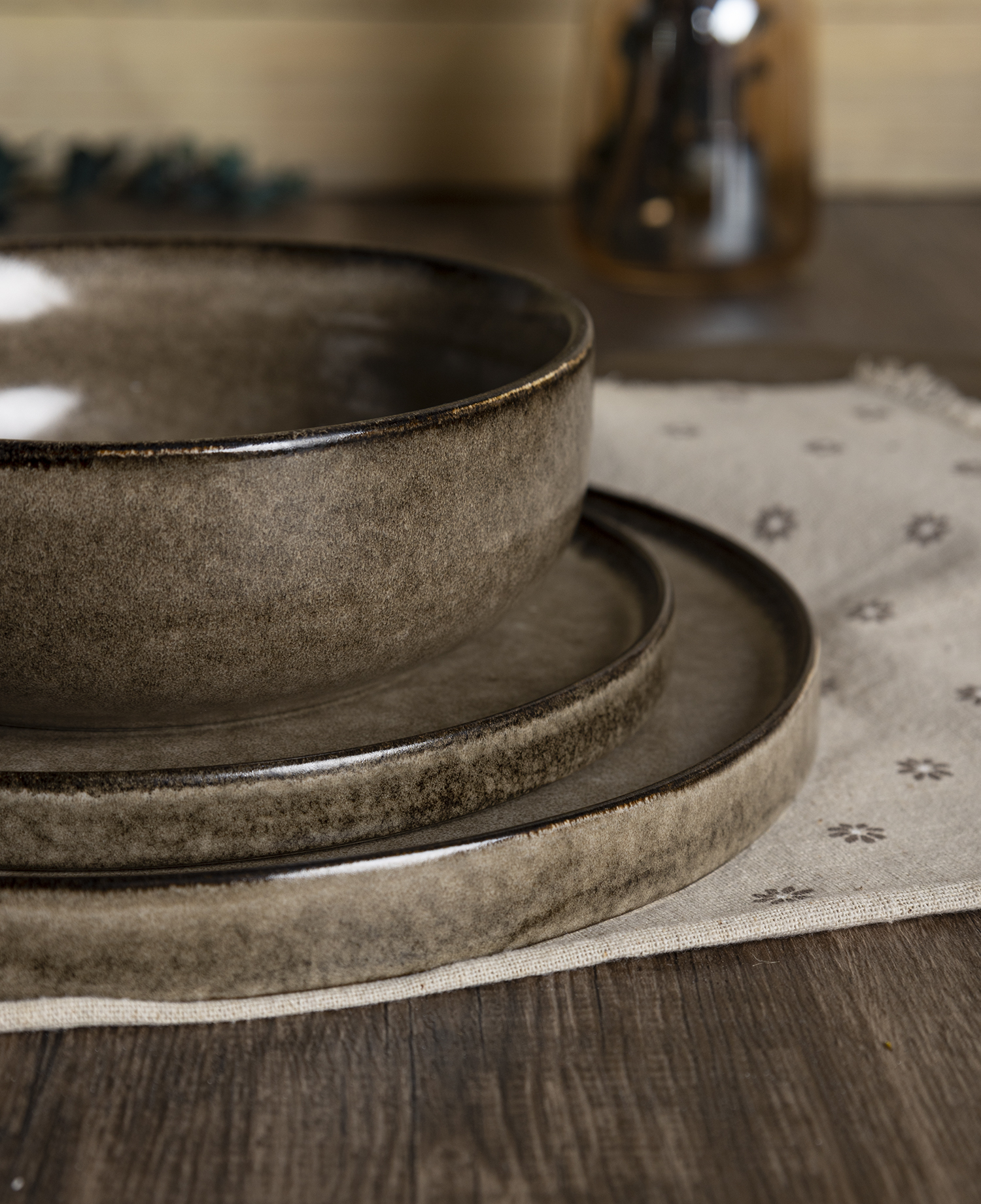 ​CHANGSHA HAPPY GO  Textured Matte Brown Reactive Glaze Stoneware Set for Rustic and Contemporary Dining  |happygodinnerware.com