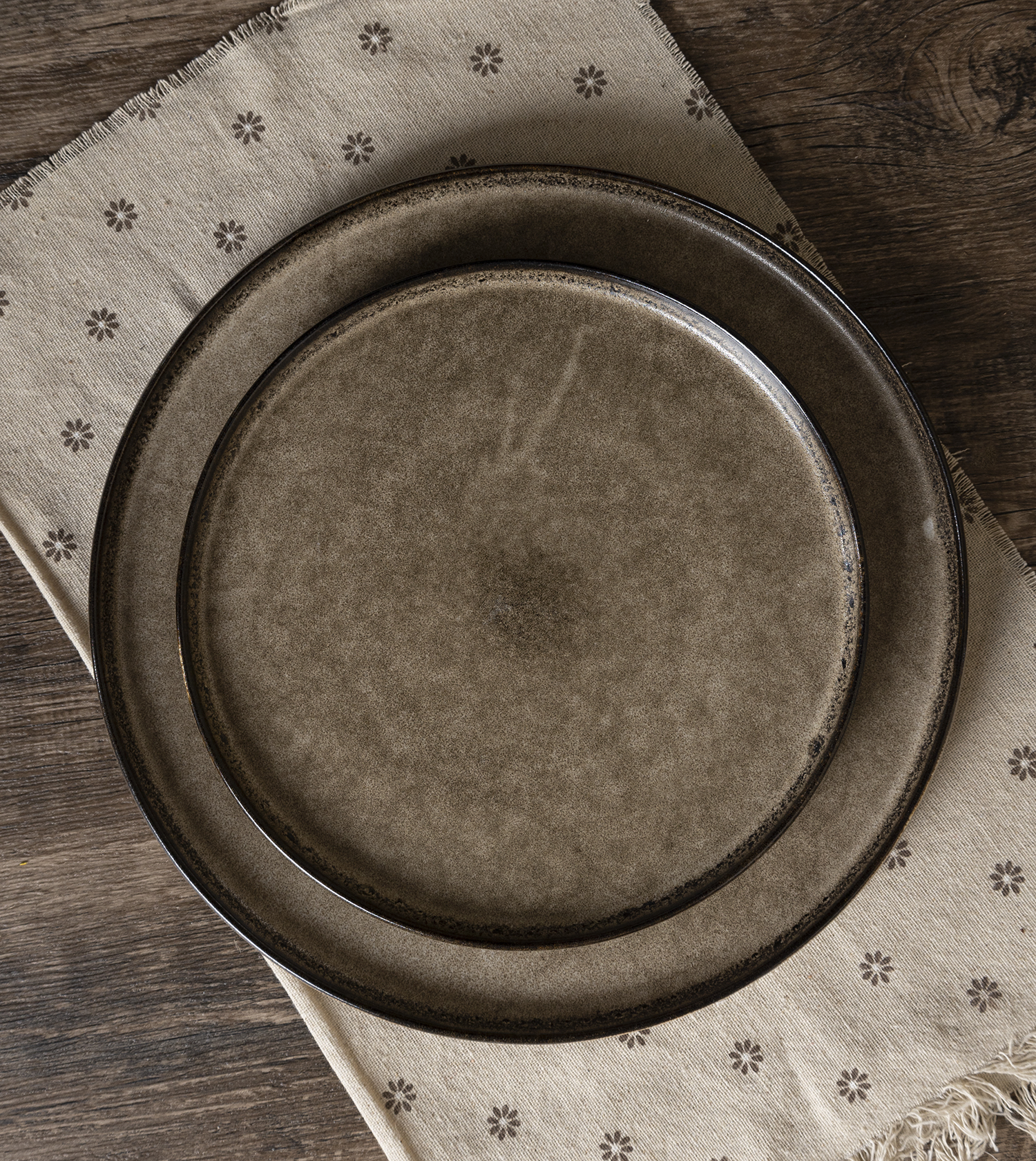 ​CHANGSHA HAPPY GO  Textured Matte Brown Reactive Glaze Stoneware Set for Rustic and Contemporary Dining  |happygodinnerware.com