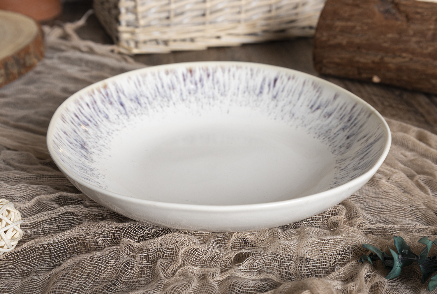 ​CHANGSHA HAPPY GO White Reactive Glaze Stoneware Dinnerware Set with Feathered Edge Design  |happygodinnerware.com