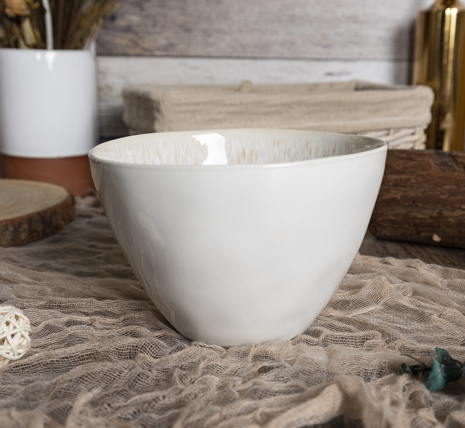 ​CHANGSHA HAPPY GO White Reactive Glaze Stoneware Dinnerware Set with Feathered Edge Design  |happygodinnerware.com