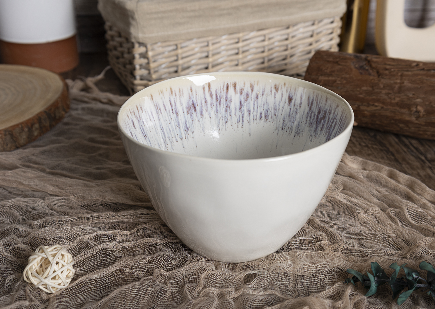 ​CHANGSHA HAPPY GO White Reactive Glaze Stoneware Dinnerware Set with Feathered Edge Design  |happygodinnerware.com