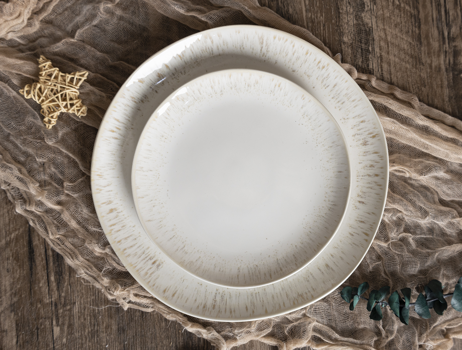 ​CHANGSHA HAPPY GO White Reactive Glaze Stoneware Dinnerware Set with Feathered Edge Design  |happygodinnerware.com