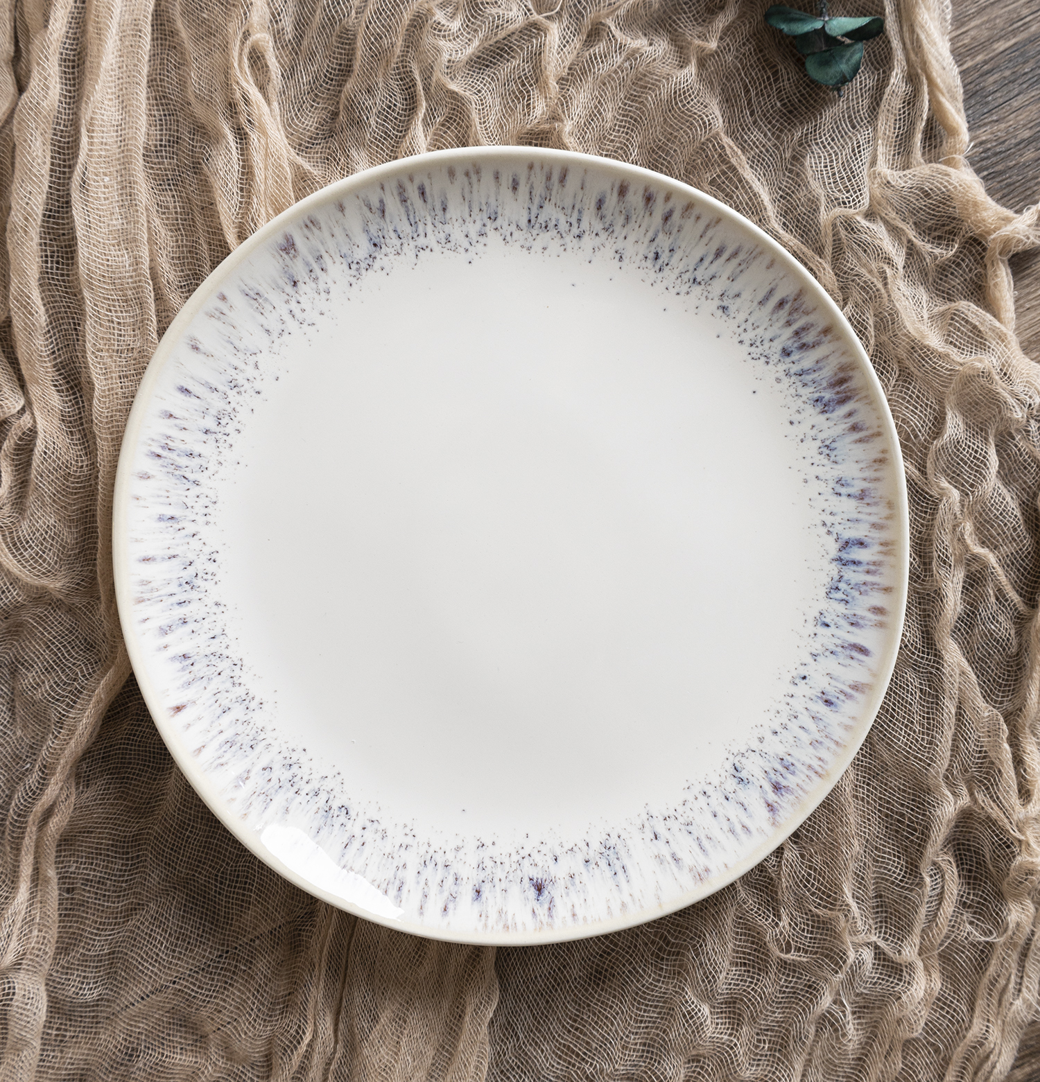 ​CHANGSHA HAPPY GO White Reactive Glaze Stoneware Dinnerware Set with Feathered Edge Design  |happygodinnerware.com