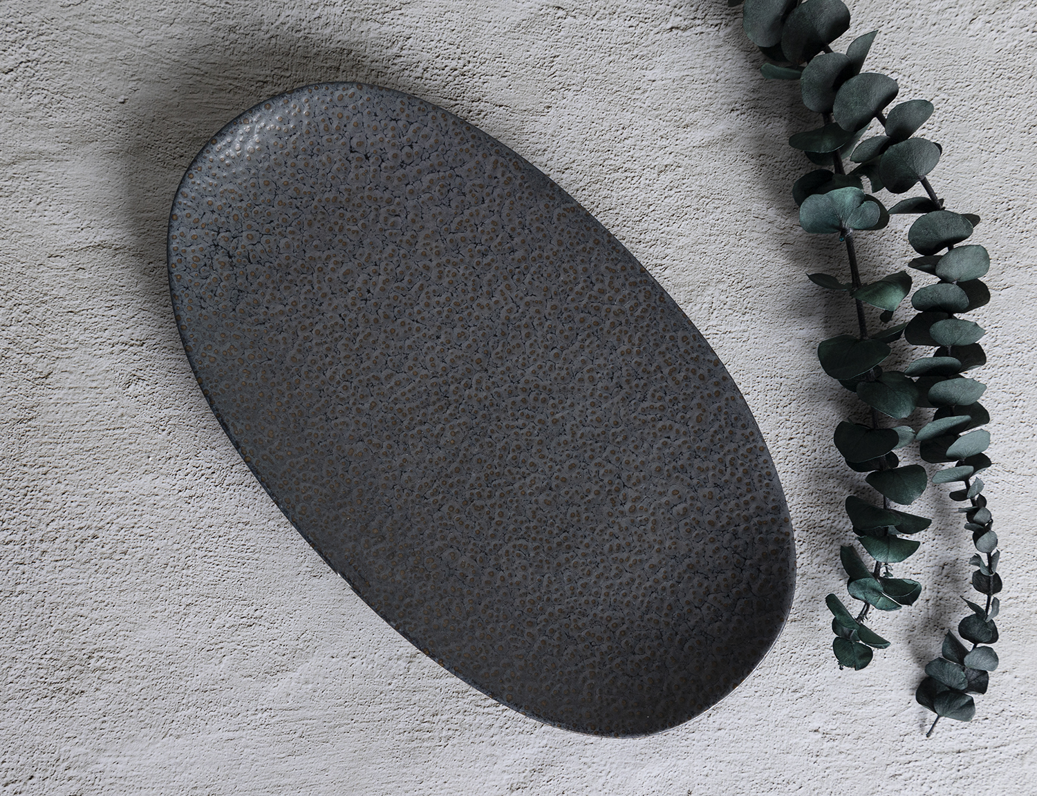 ​CHANGSHA HAPPY GO  Reactive Glaze Stoneware Collection in Charcoal Pebble Texture with Contemporary Look  |happygodinnerware.com