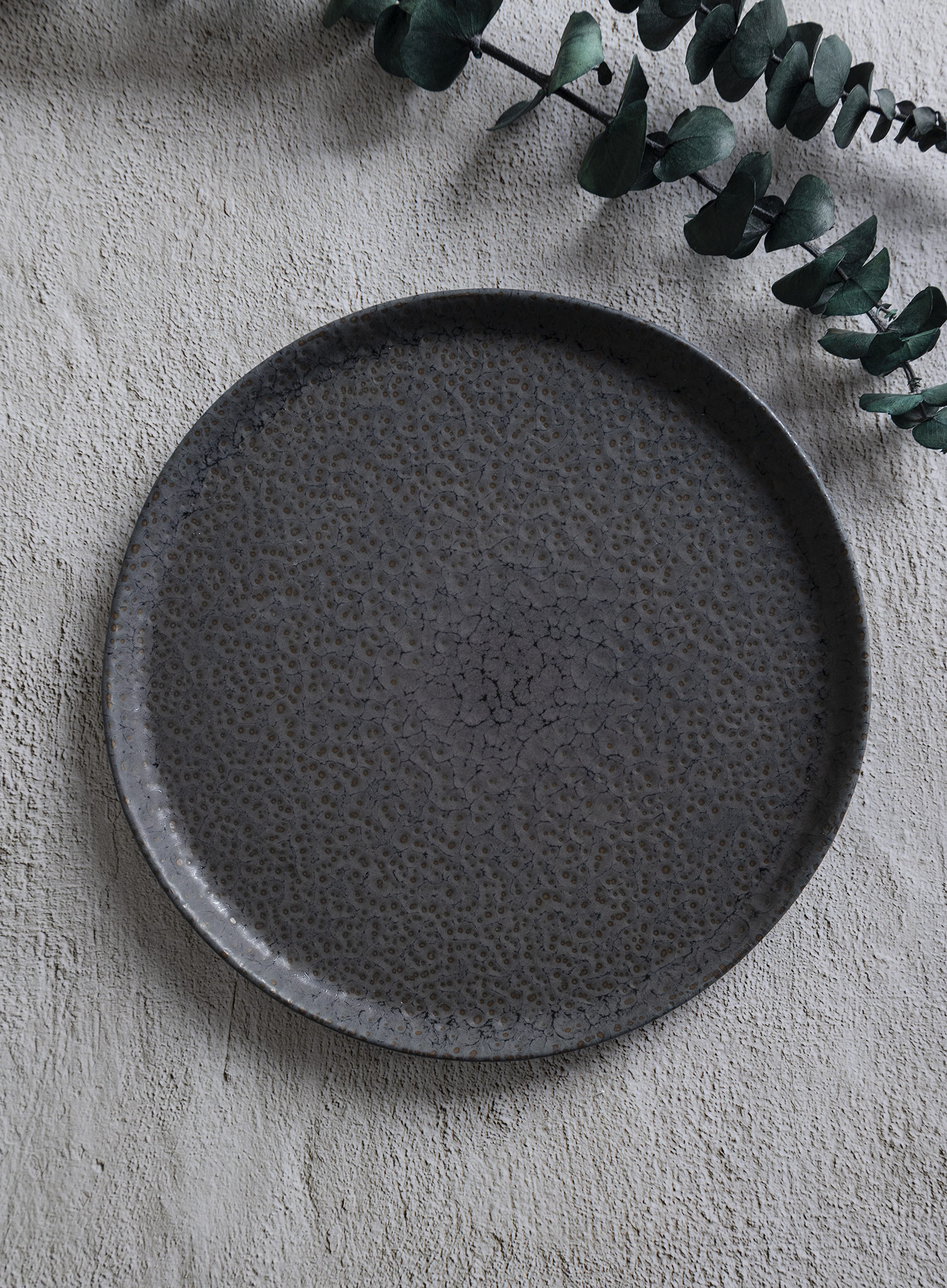 ​CHANGSHA HAPPY GO  Reactive Glaze Stoneware Collection in Charcoal Pebble Texture with Contemporary Look  |happygodinnerware.com