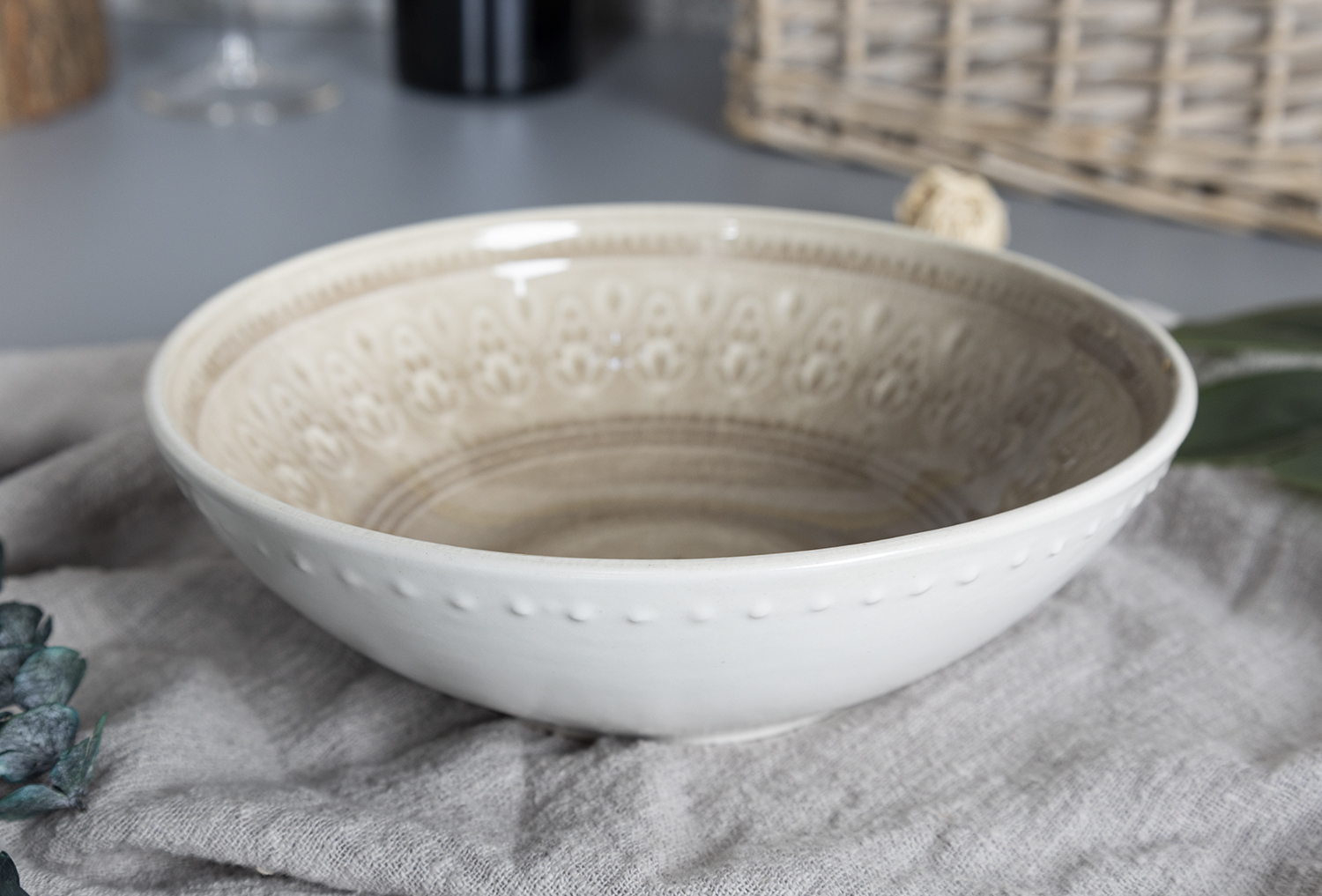 ​CHANGSHA HAPPY GO  Vintage Beige Reactive Glaze Stoneware Dinnerware Set with Engraved Mandala Patterns |happygodinnerware.com