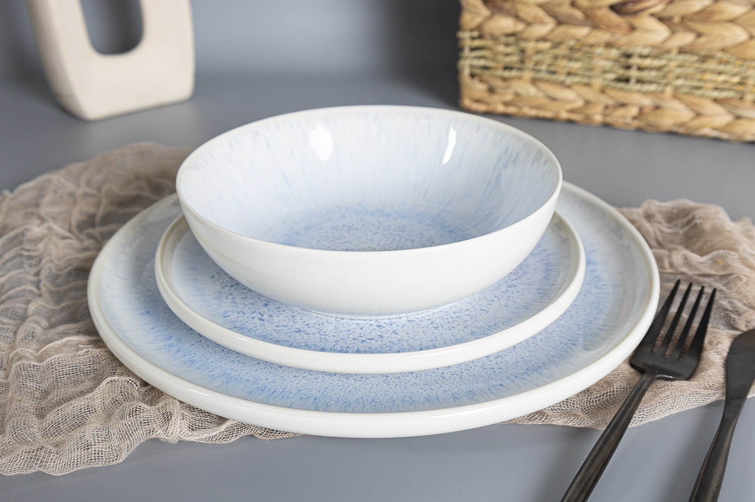 ​CHANGSHA HAPPY GO  Elegant Light Blue Reactive Glaze Porcelain Tableware Set with Radiating Speckled Design |Dopamine Series Ceramics  |happygodinnerware.com