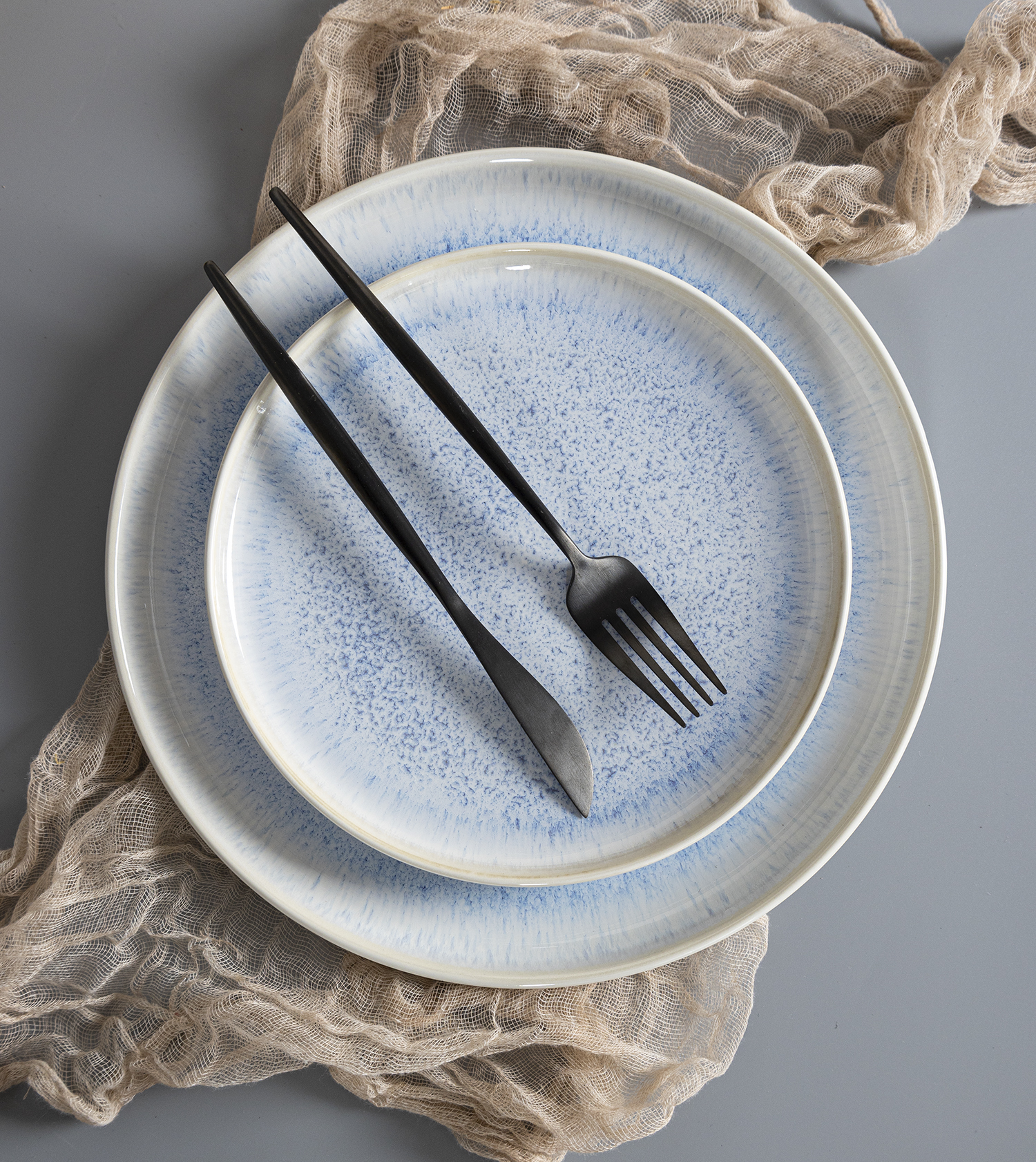 ​CHANGSHA HAPPY GO  Elegant Light Blue Reactive Glaze Porcelain Tableware Set with Radiating Speckled Design |Dopamine Series Ceramics  |happygodinnerware.com