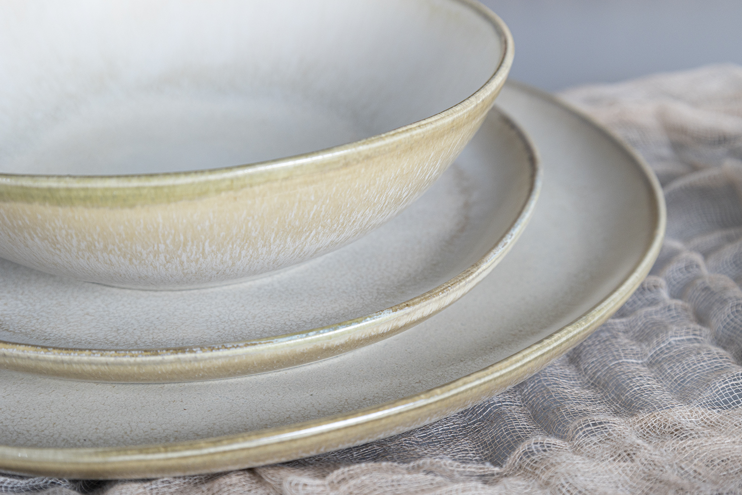 ​CHANGSHA HAPPY GO  Soft Ivory Beige Stoneware Dining Set with Subtle Reactive Glaze and Rustic Charm |happygodinnerware.com