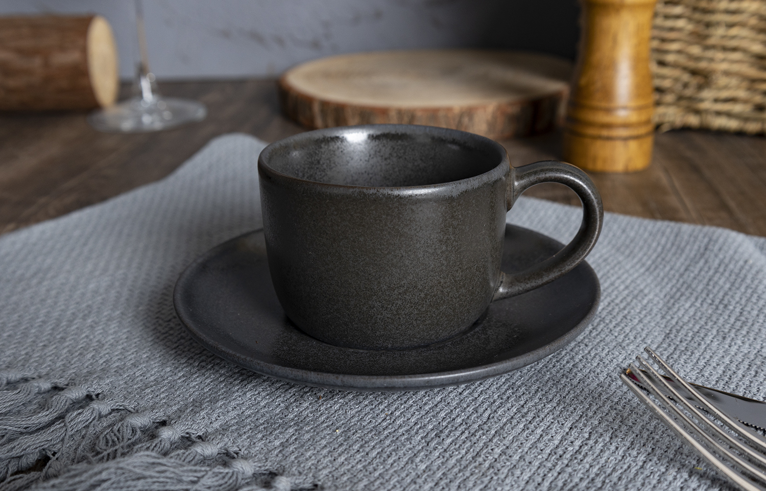 ​CHANGSHA HAPPY GO  Modern Matte Black Reactive Glaze Stoneware Dinnerware Set for Contemporary Dining |happygodinnerware.com
