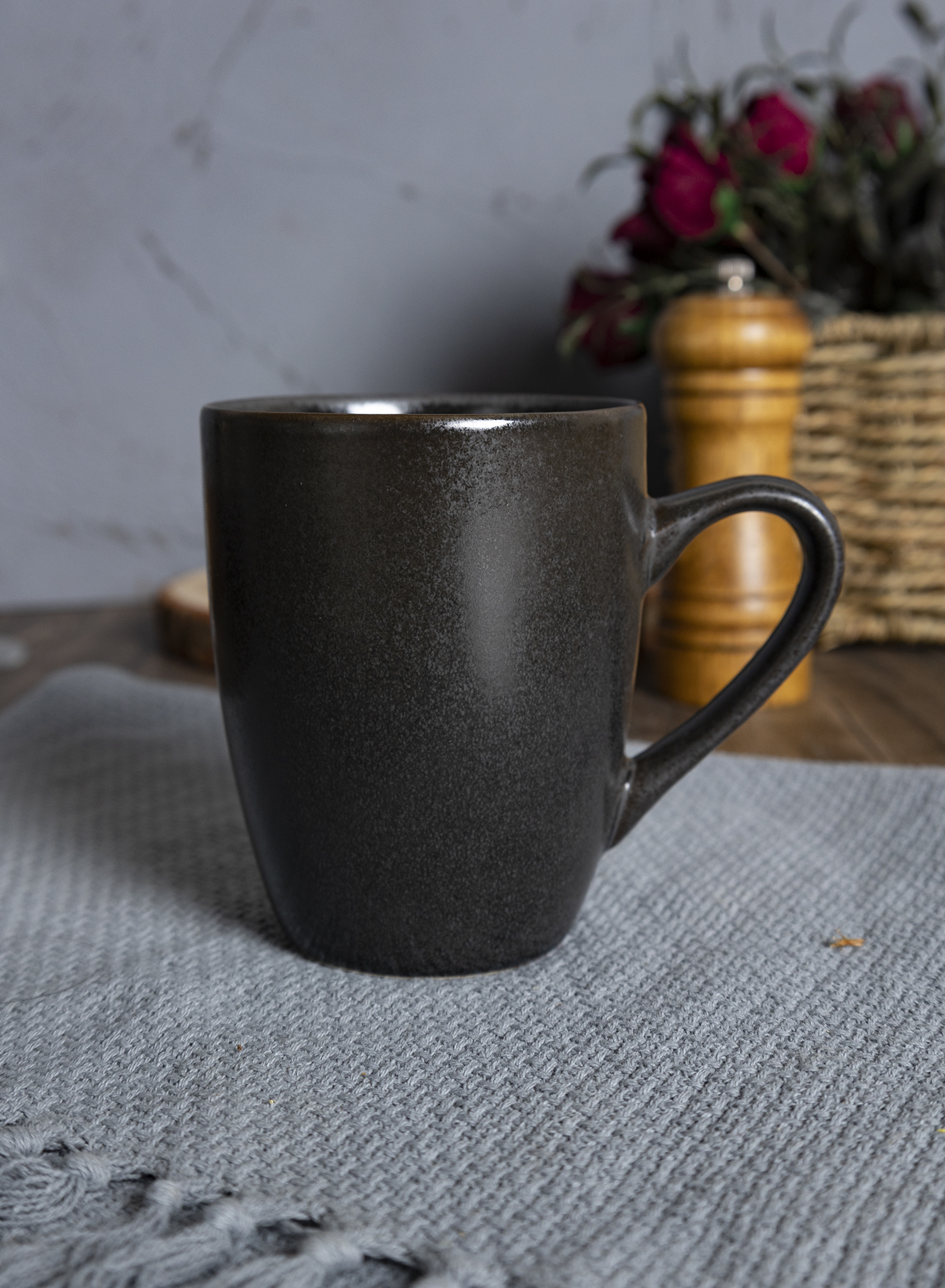 ​CHANGSHA HAPPY GO  Modern Matte Black Reactive Glaze Stoneware Dinnerware Set for Contemporary Dining |happygodinnerware.com